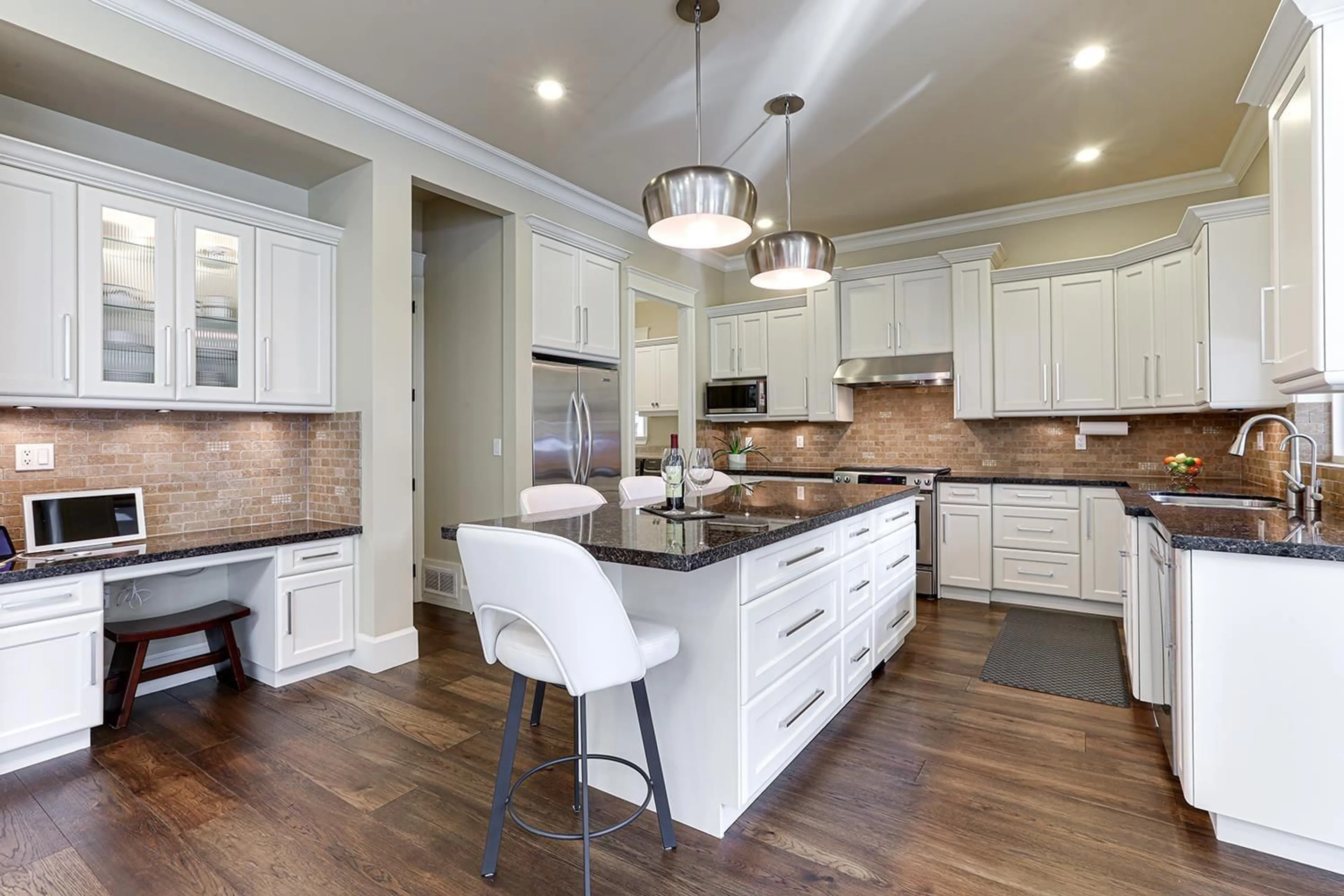 Contemporary kitchen, unknown for 2767 162, Surrey British Columbia V8S8E4
