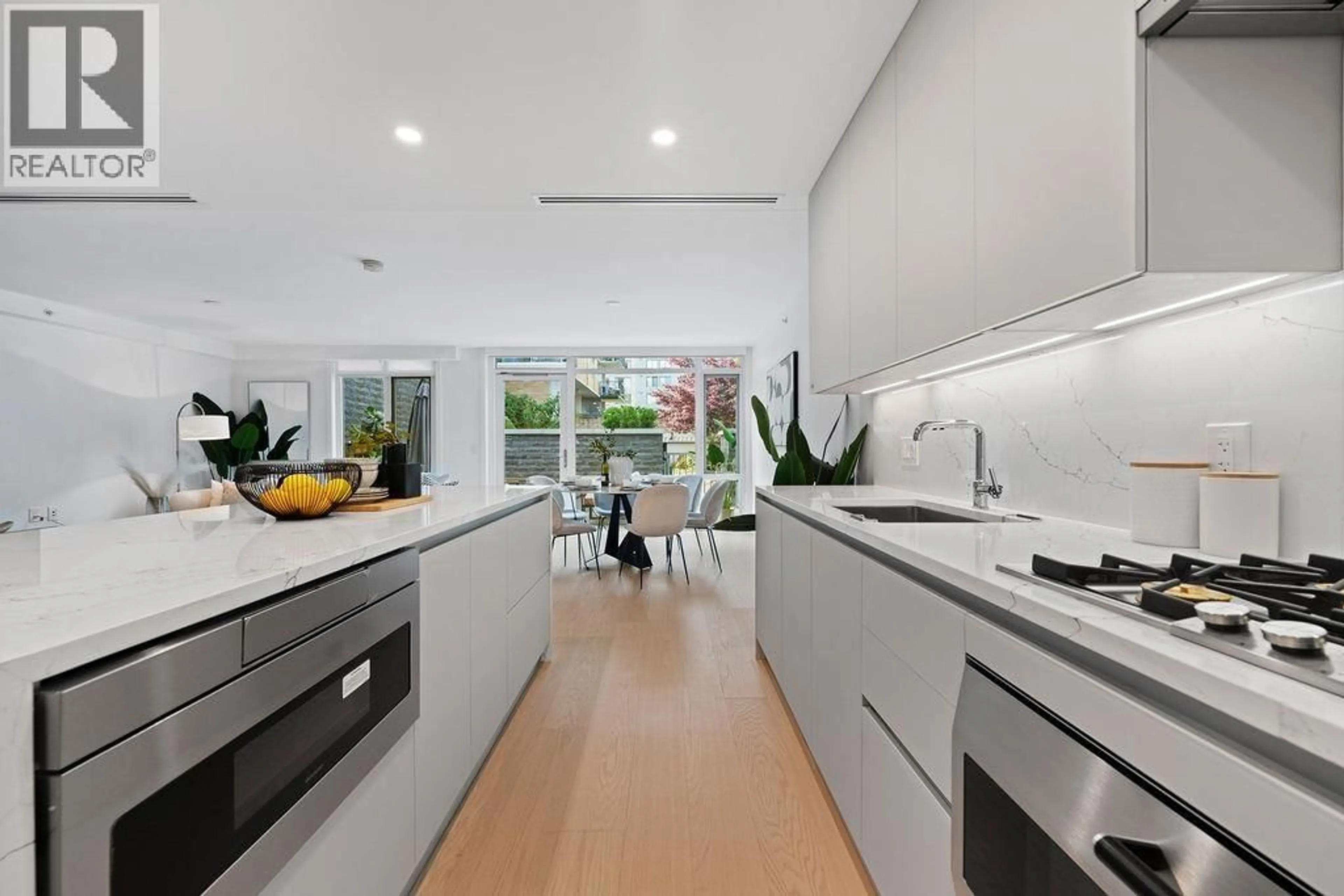 Contemporary kitchen, unknown for 202 - 1331 MARINE DRIVE, West Vancouver British Columbia V7T1B6