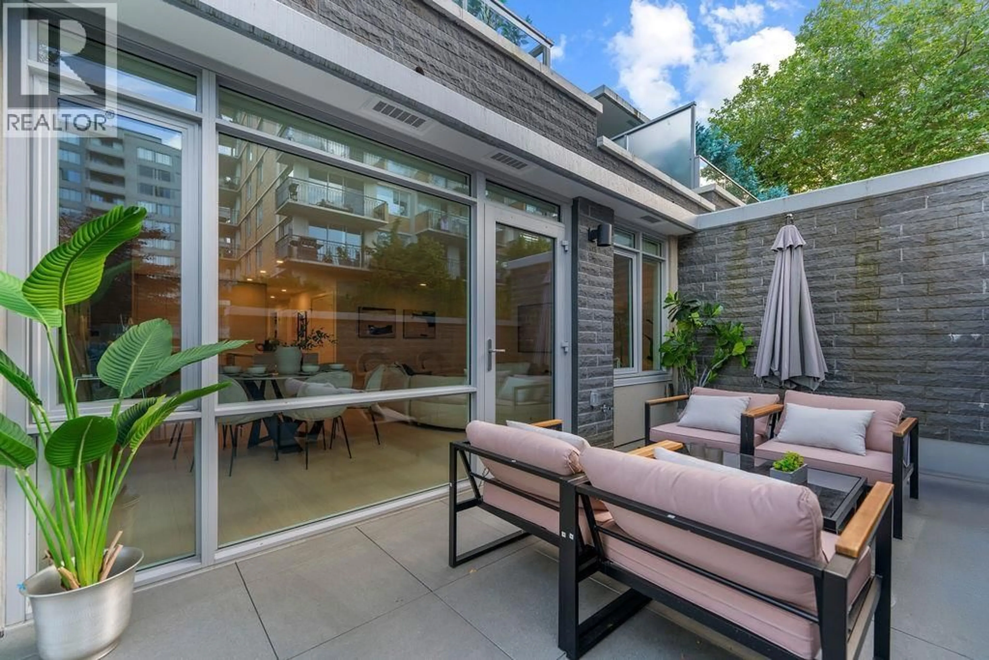 Patio, street for 202 - 1331 MARINE DRIVE, West Vancouver British Columbia V7T1B6