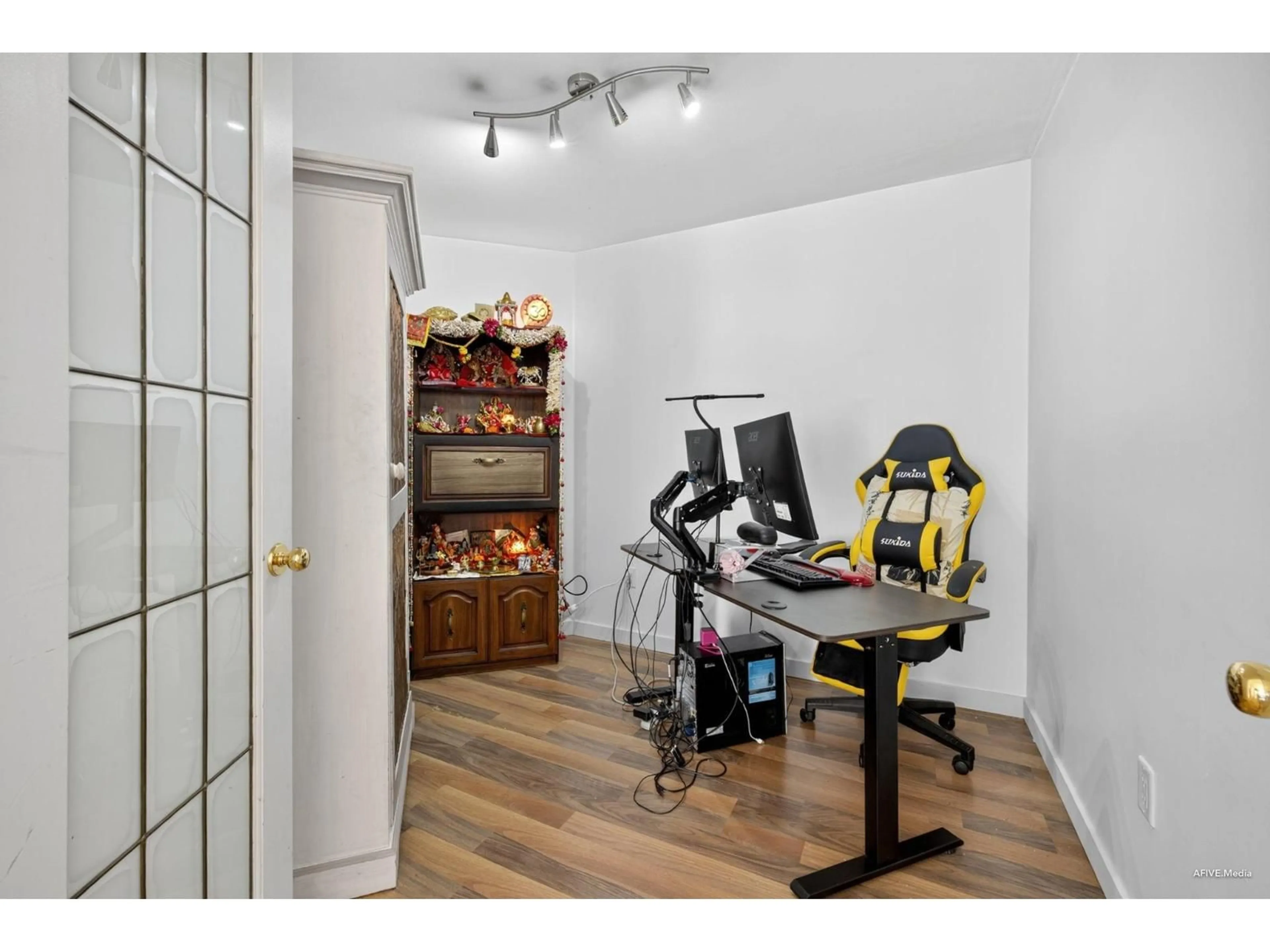 Unknown for 329 - 9979 140, Surrey British Columbia V3T5W2