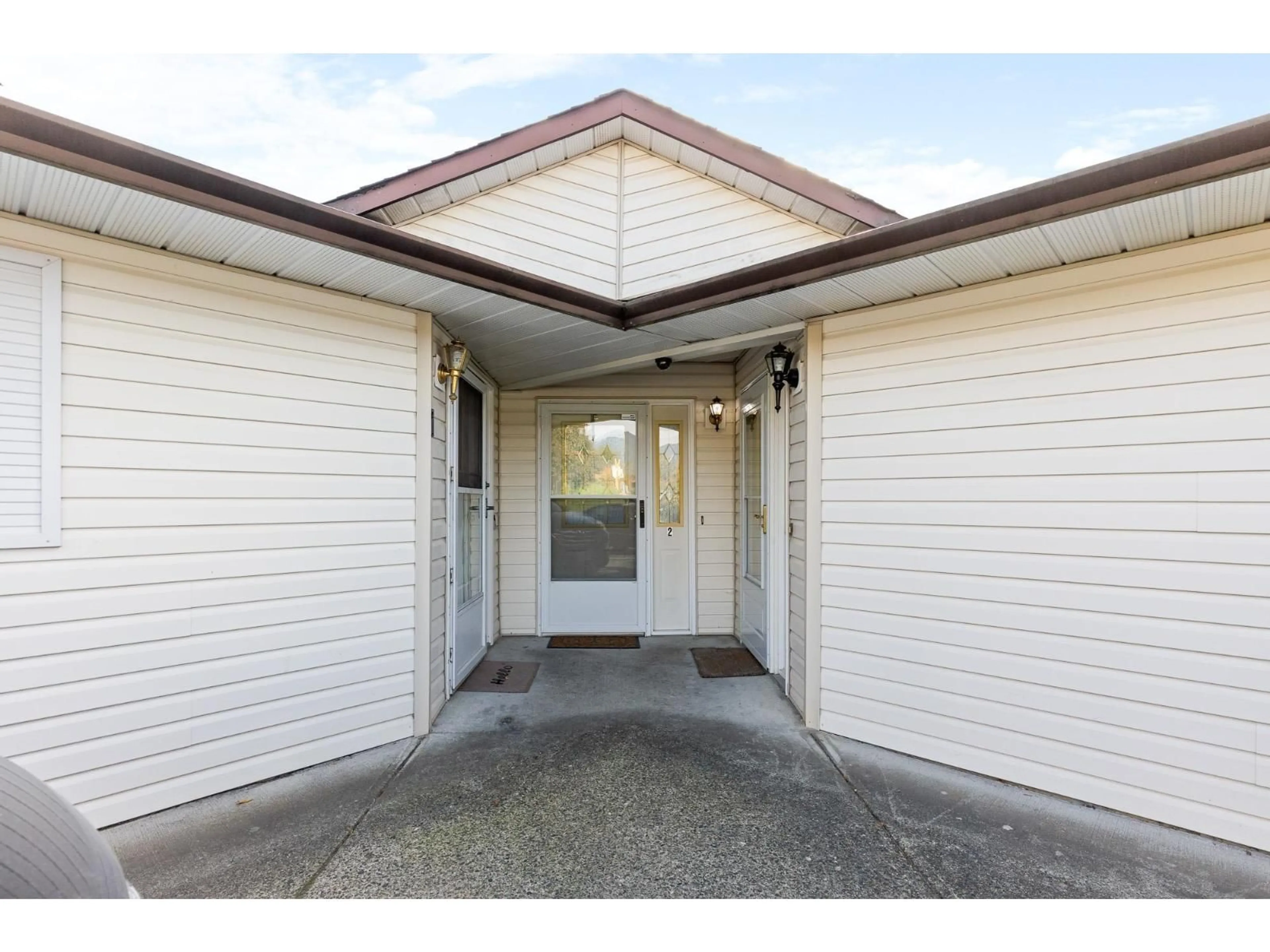 Unknown for 2 - 45344 HODGINS AVENUE, Chilliwack British Columbia V2P1P5