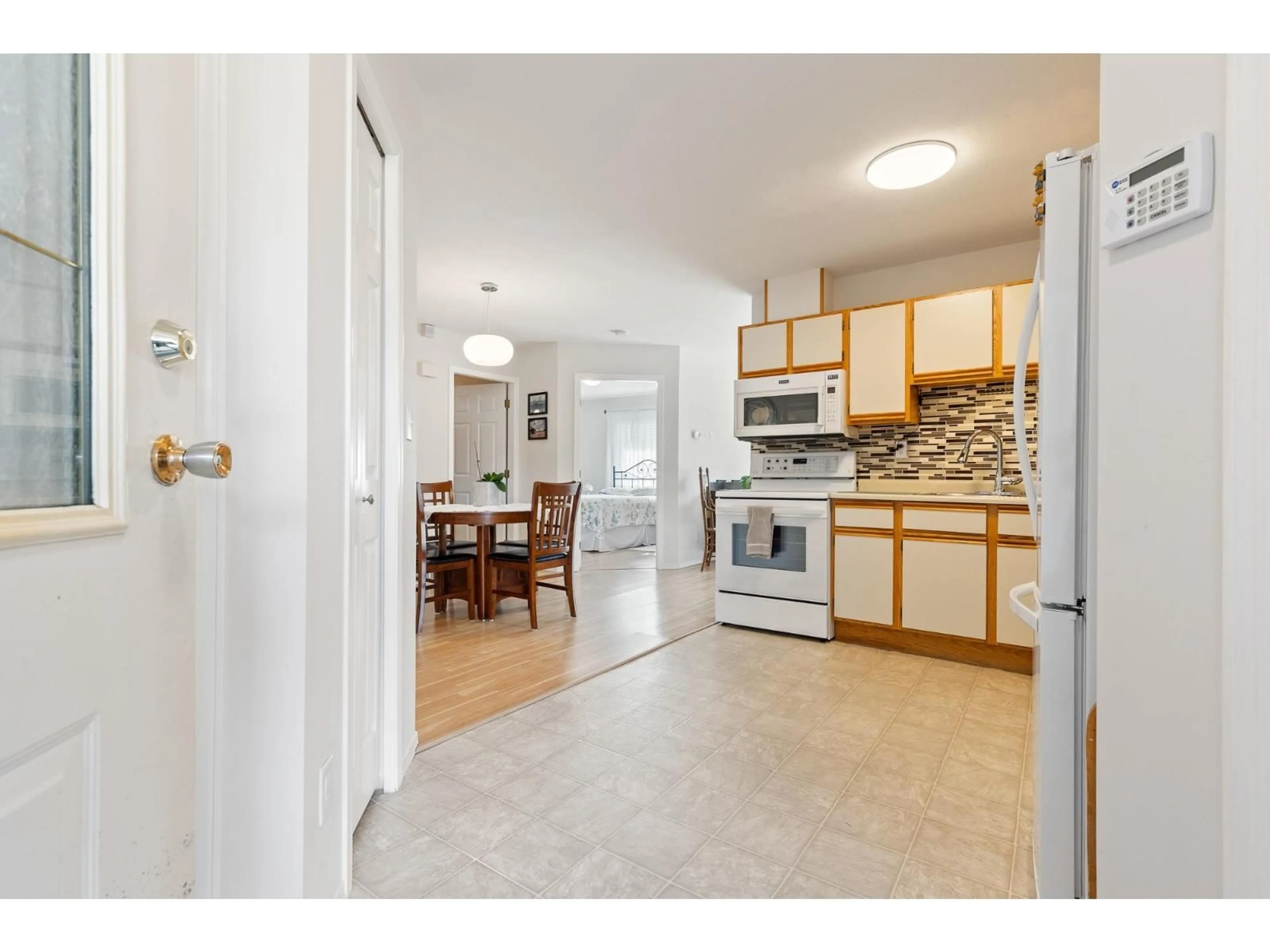 Standard kitchen, unknown for 2 - 45344 HODGINS AVENUE, Chilliwack British Columbia V2P1P5