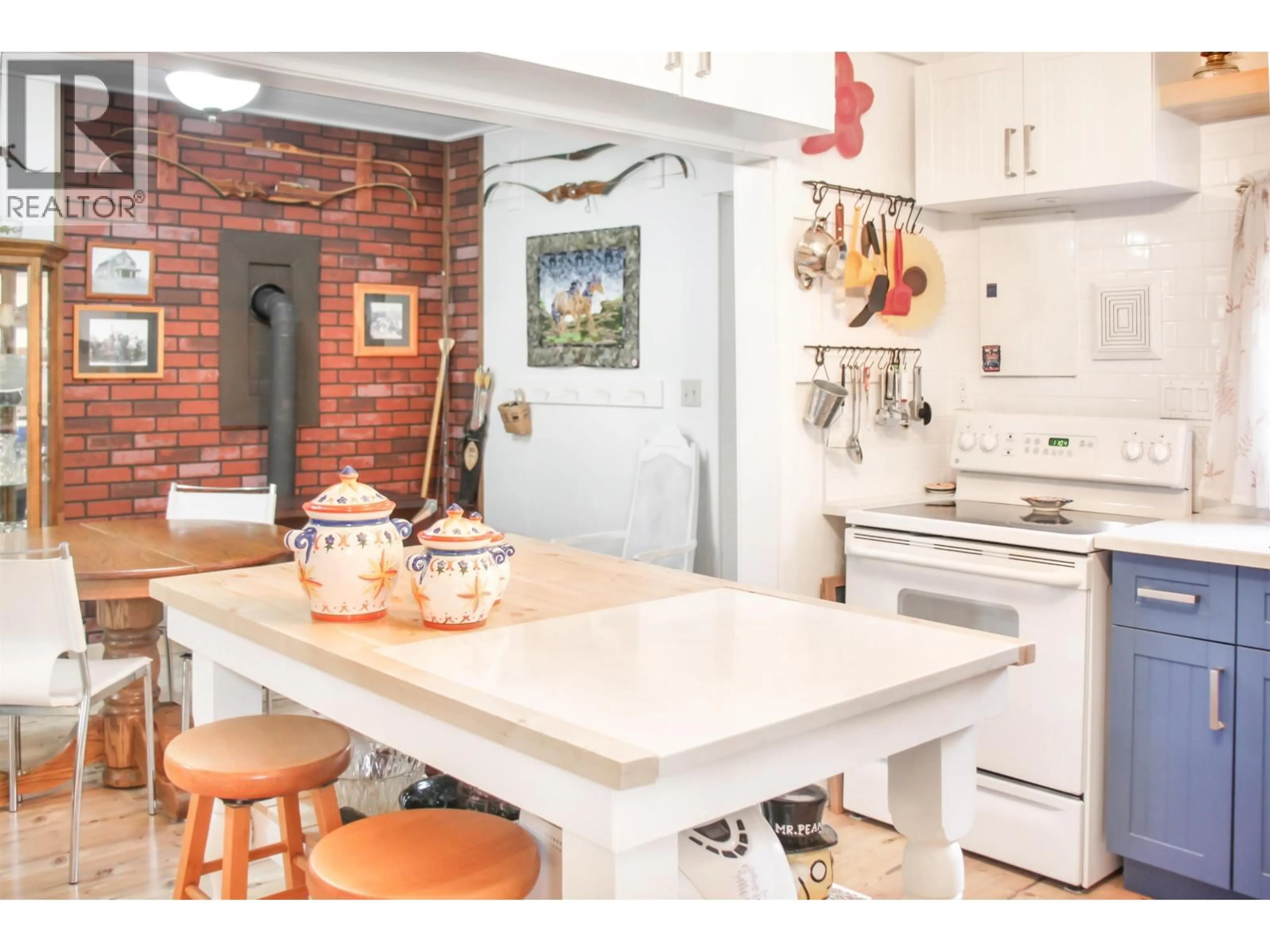 Open concept kitchen, ceramic/tile floor for 7464 BURGESS ROAD, Deka Lake / Sulphurous / Hathaway Lakes British Columbia V0K1X3