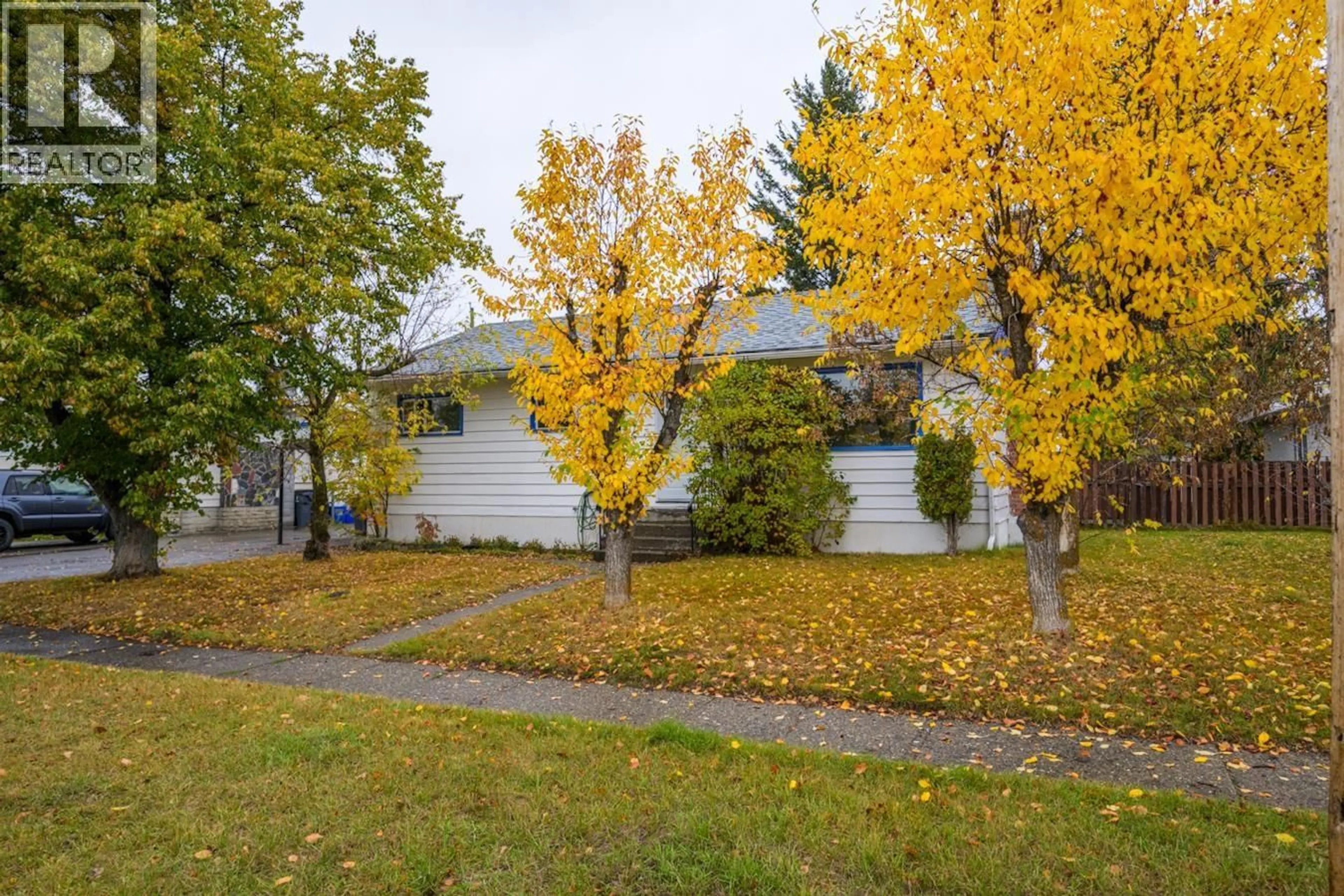 Home with vinyl exterior material, street for 3028 2ND AVENUE, Prince George British Columbia V2M1E8