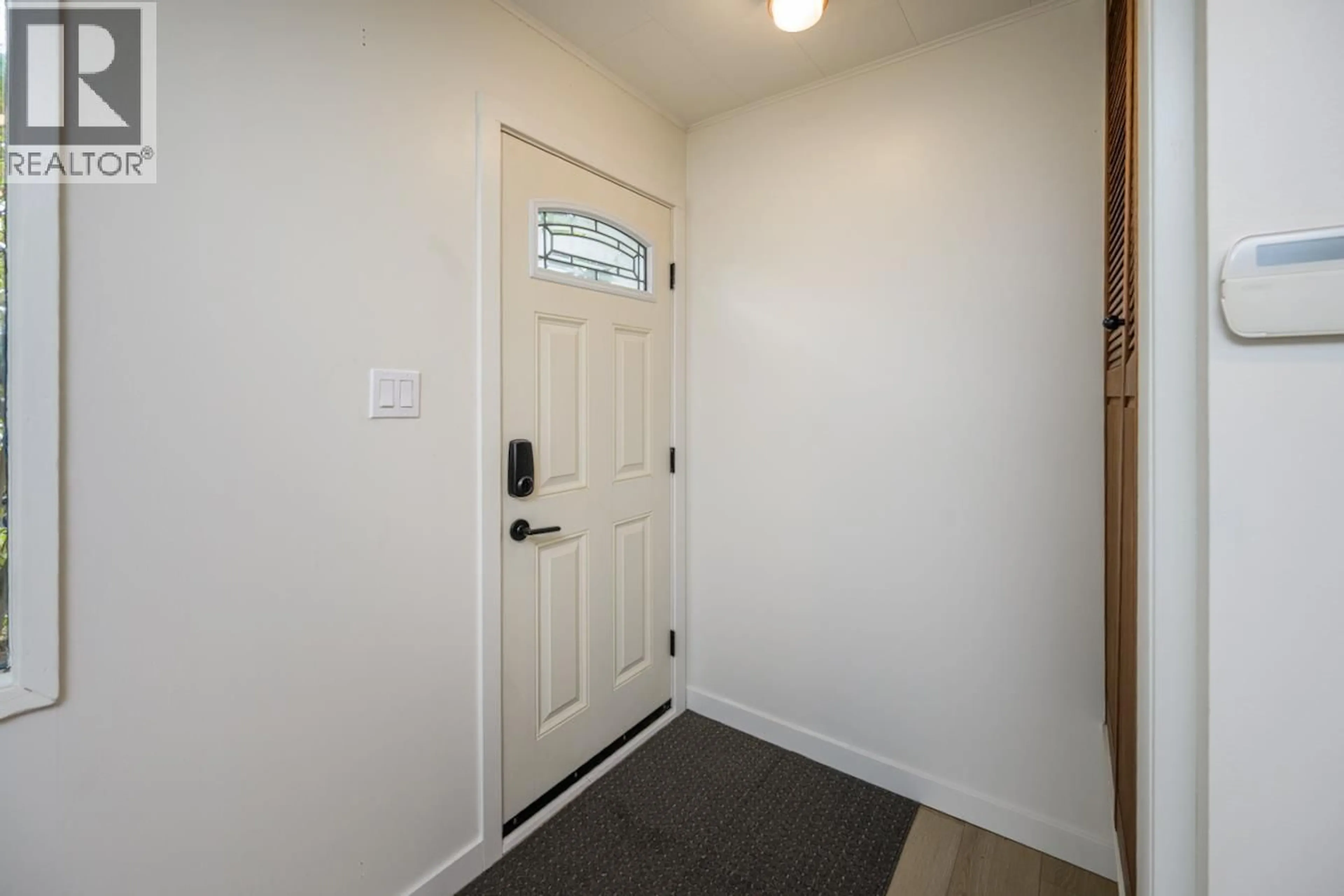 Indoor entryway for 3028 2ND AVENUE, Prince George British Columbia V2M1E8