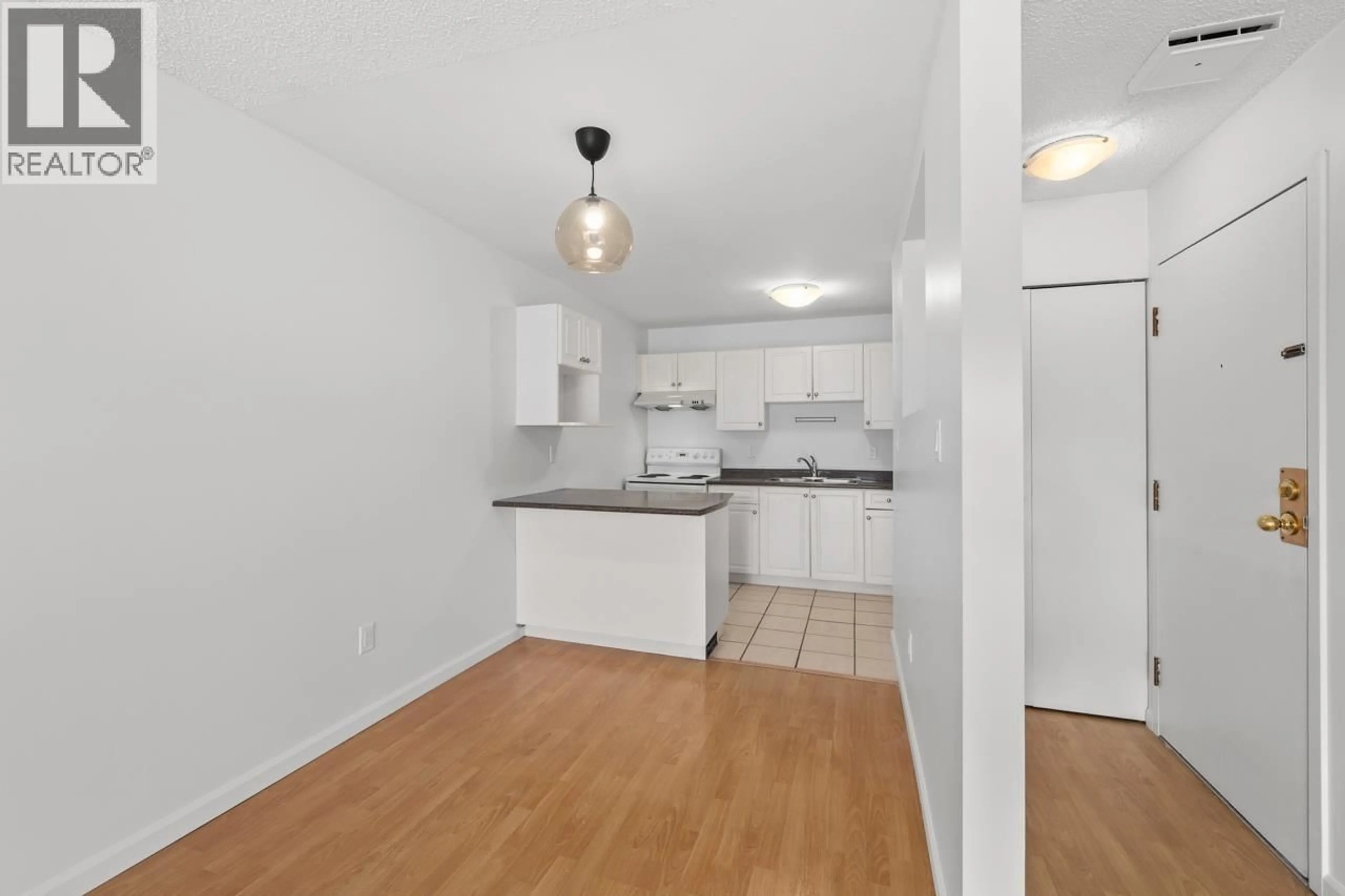 Standard kitchen, unknown for 215 - 808 8TH AVENUE, Vancouver British Columbia V5T1T5