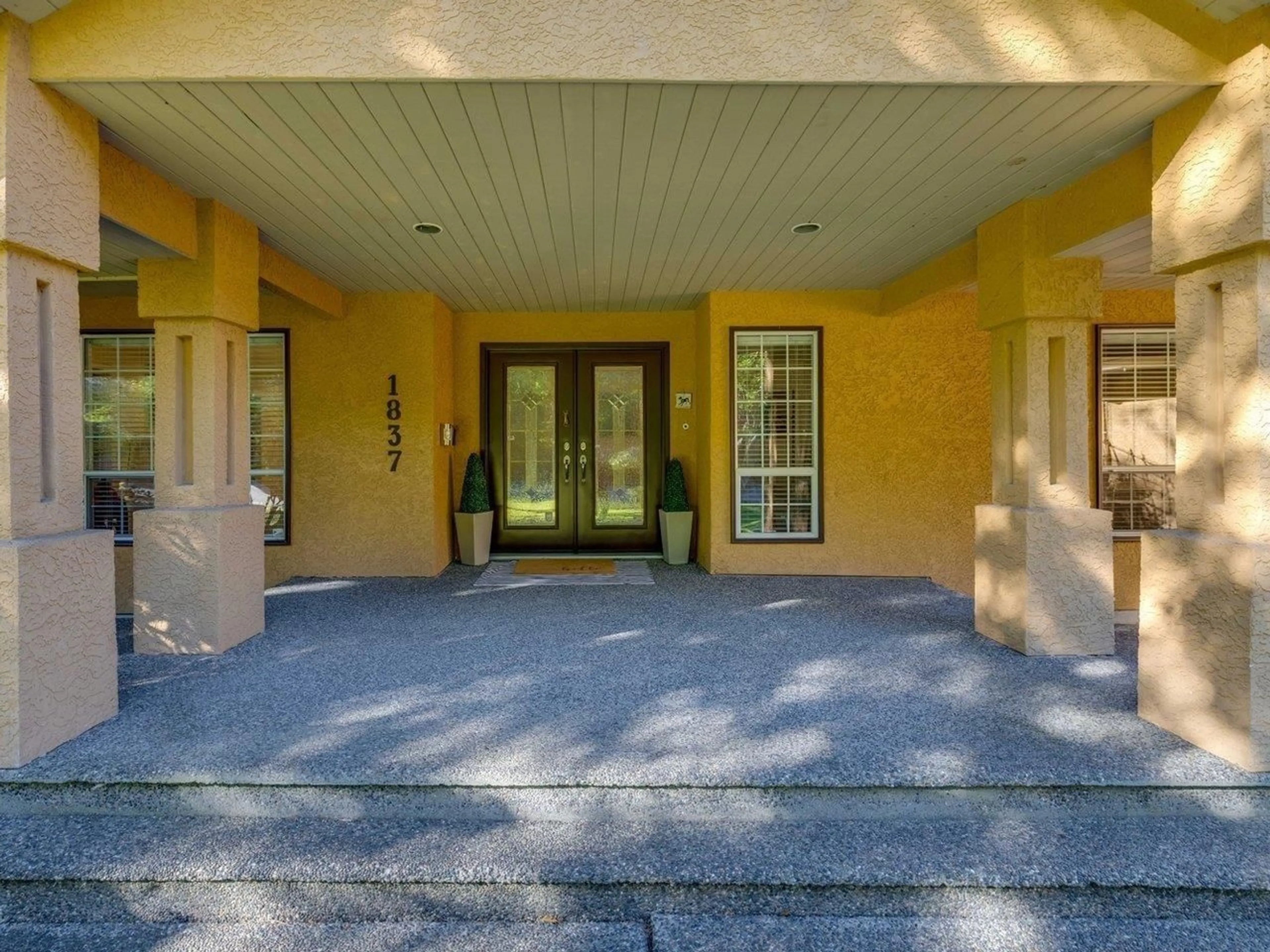 Indoor entryway for 1837 134A, Surrey British Columbia V4A9E2