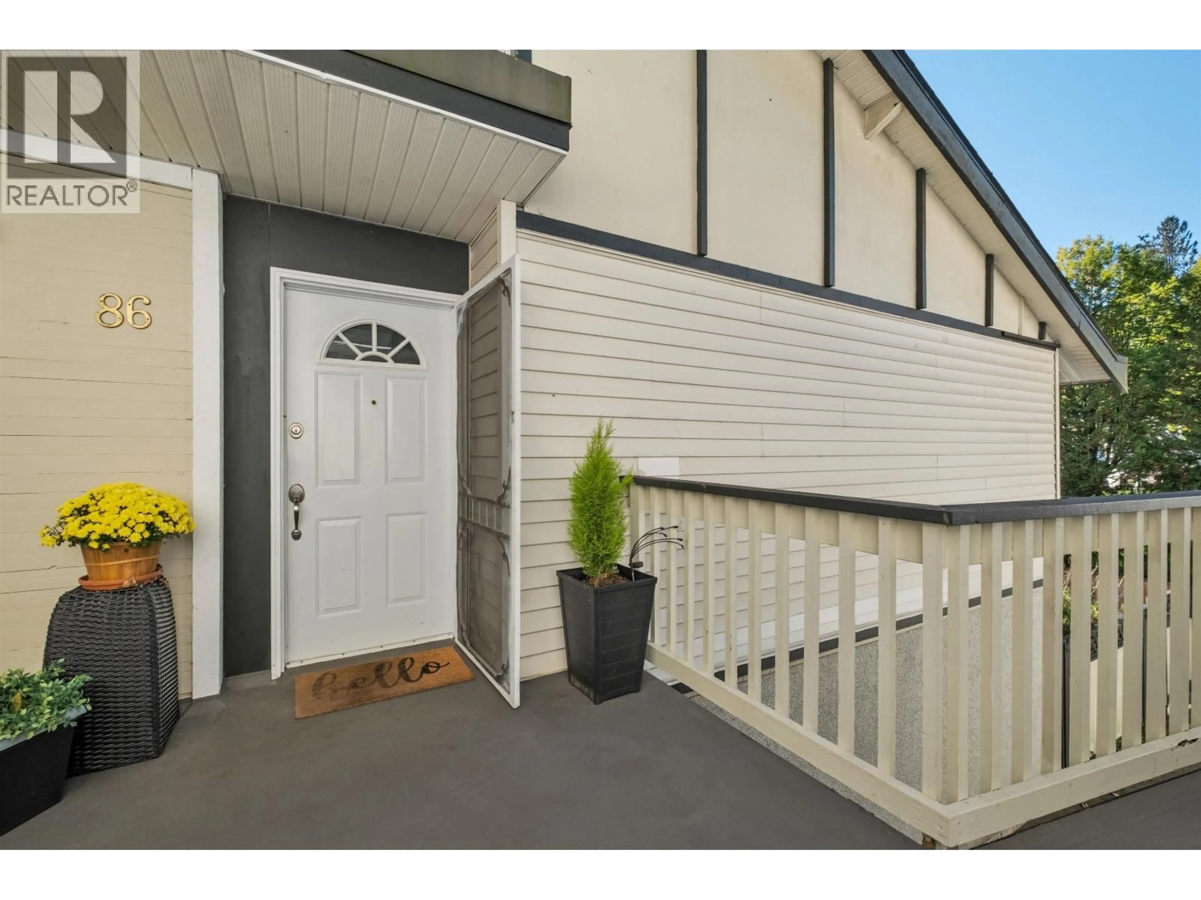 Indoor entryway for 86 - 1050 PREMIER STREET, North Vancouver British Columbia V7J2H2