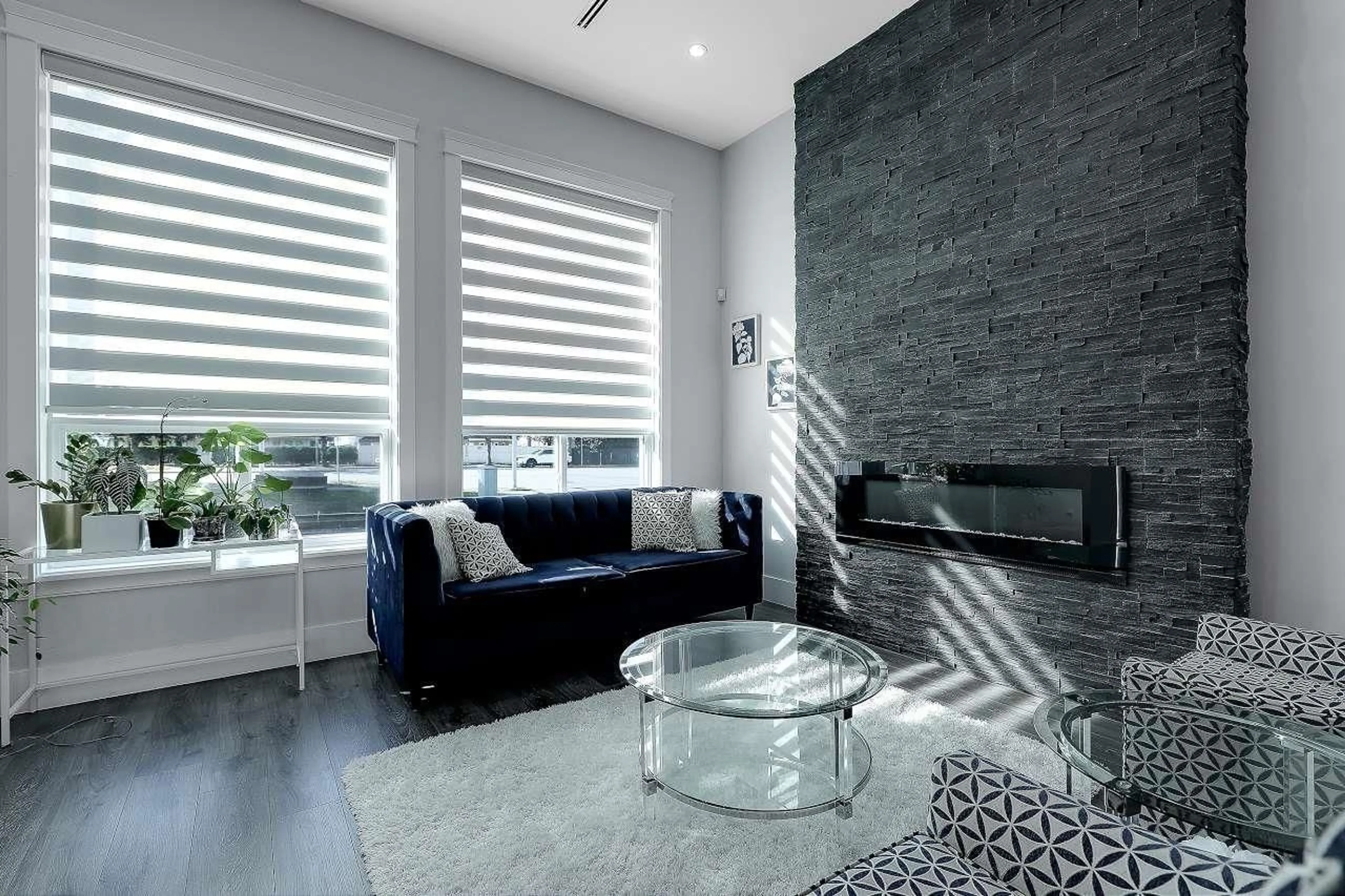 Living room with furniture, ceramic/tile floor for 12267 72, Surrey British Columbia V3W2M4