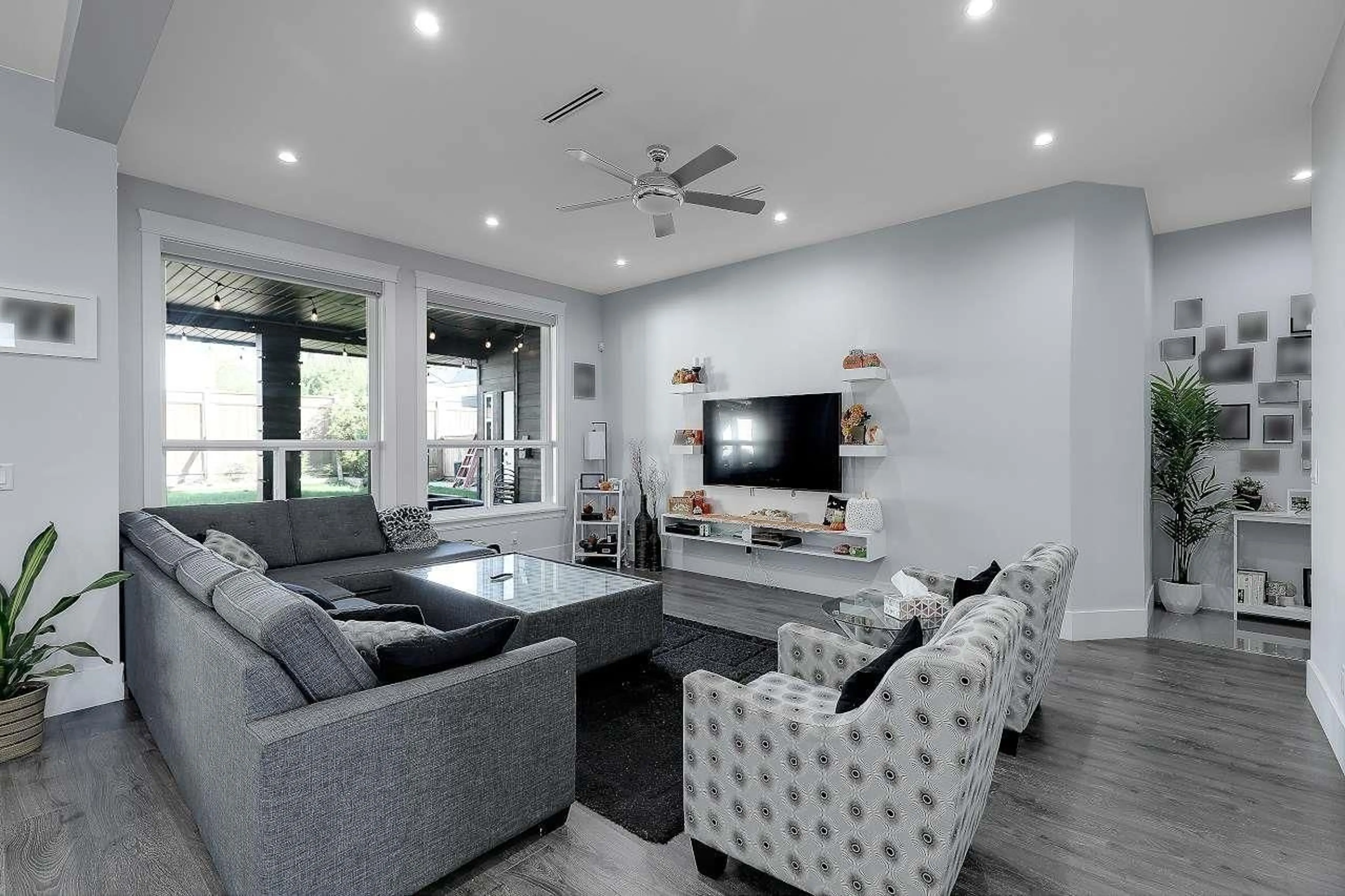 Living room with furniture, unknown for 12267 72, Surrey British Columbia V3W2M4