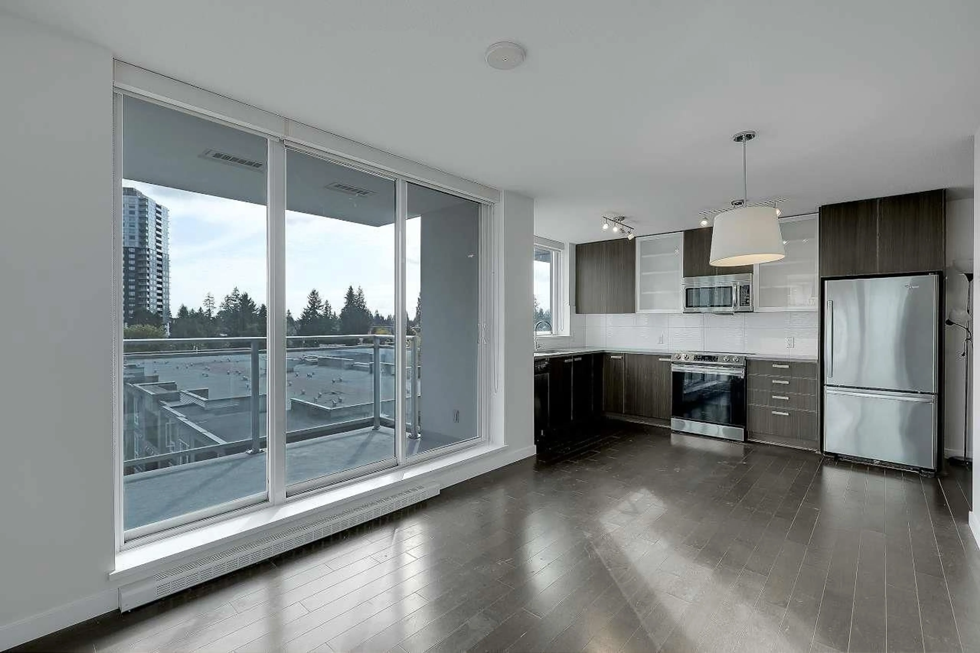 Open concept kitchen, unknown for 809 - 13325 102A, Surrey British Columbia V3T5T1