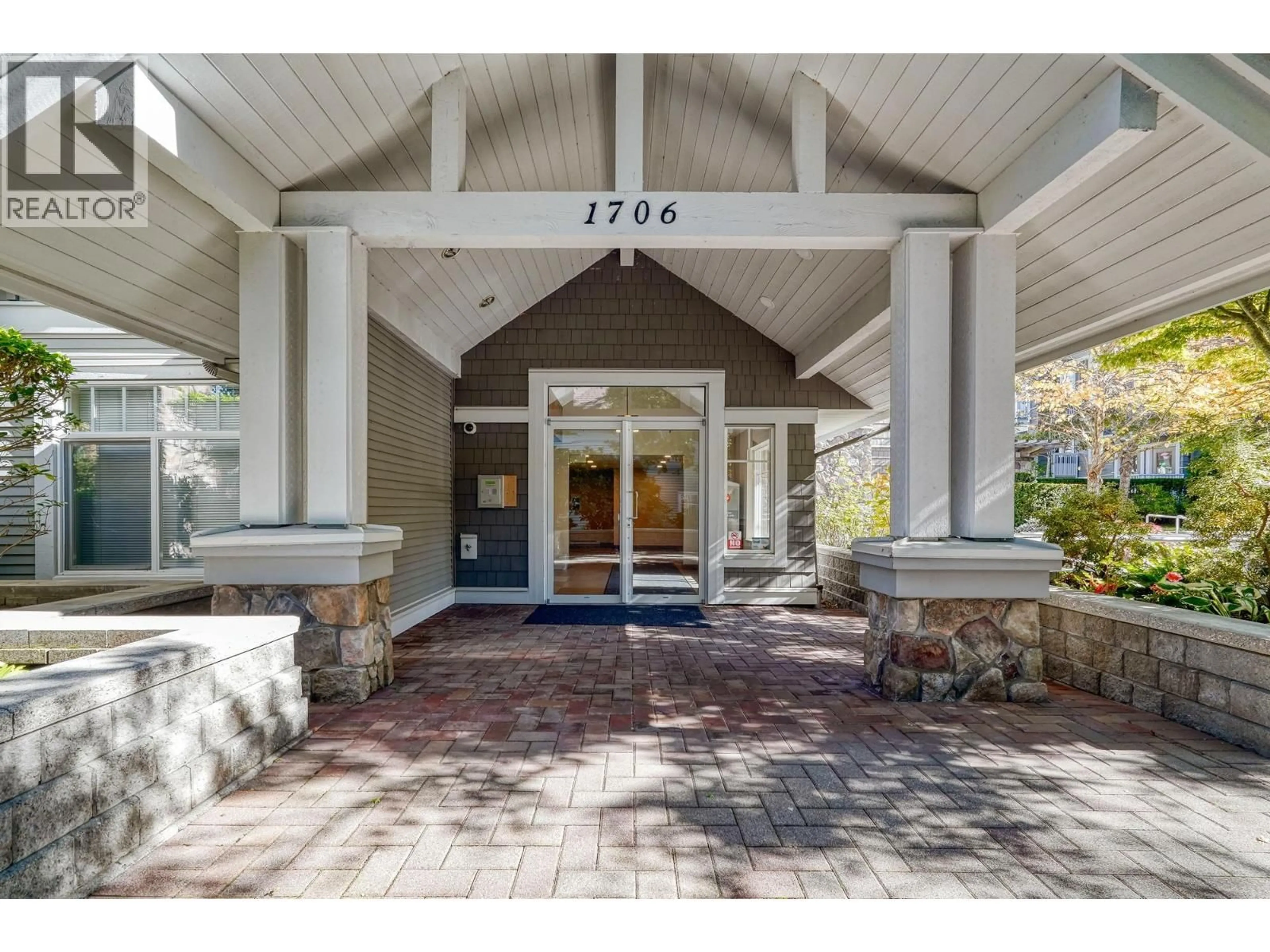 Indoor foyer for 208 - 1706 56 STREET, Delta British Columbia V4L2R3