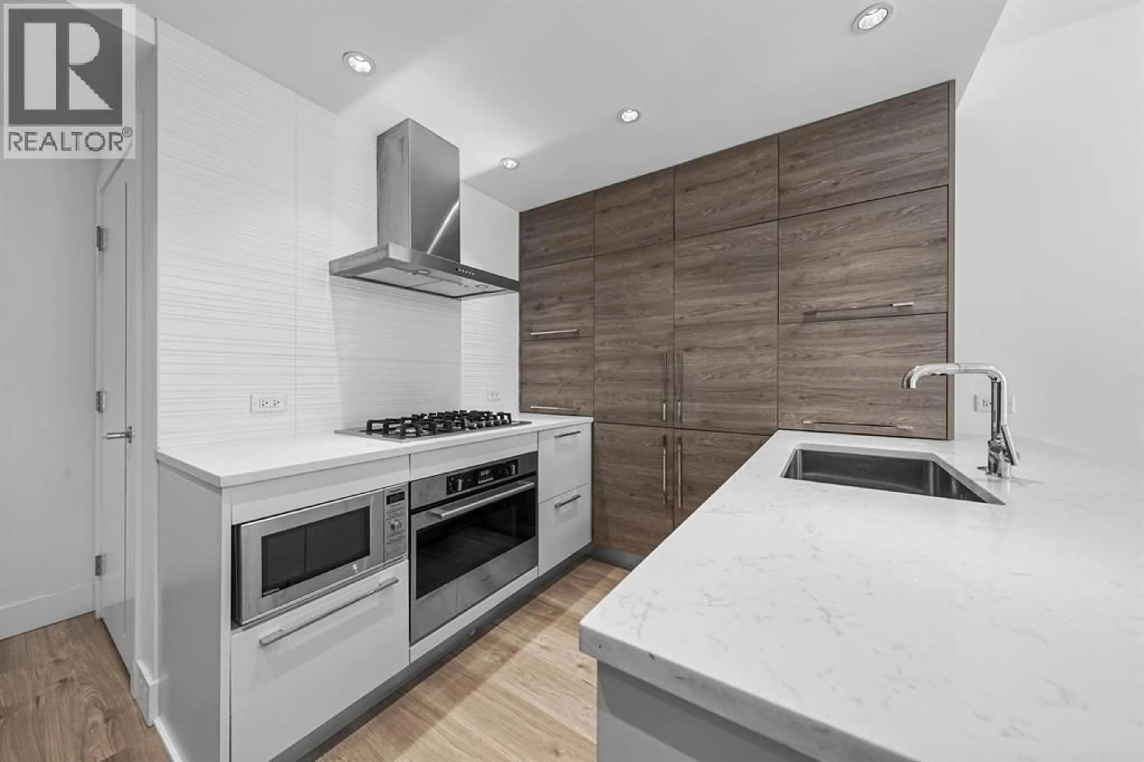 Contemporary kitchen, unknown for 1801 - 7303 NOBLE LANE, Burnaby British Columbia V3N0H2