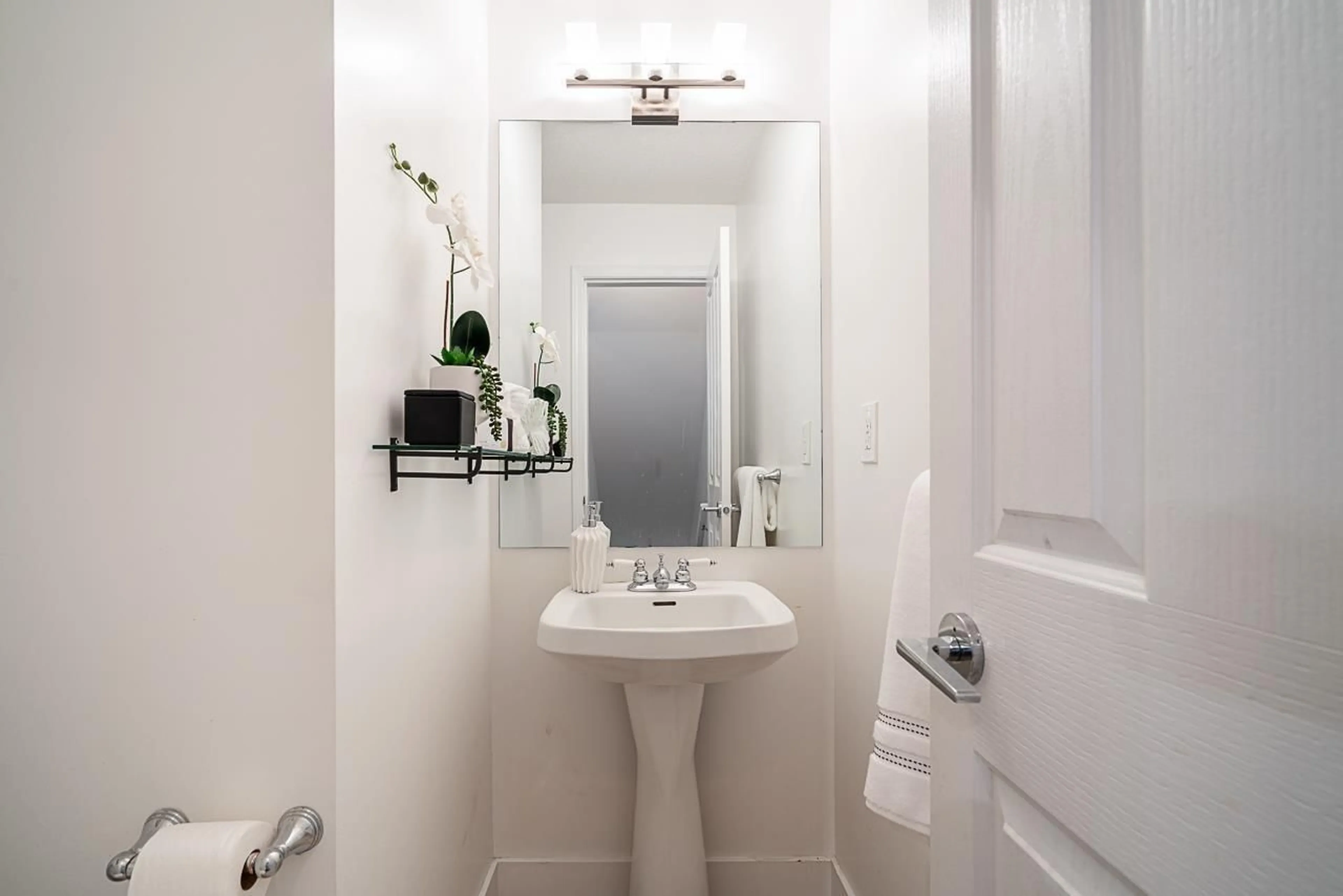 Standard bathroom, ceramic/tile floor for 31 - 15152 62A, Surrey British Columbia V3S1V1