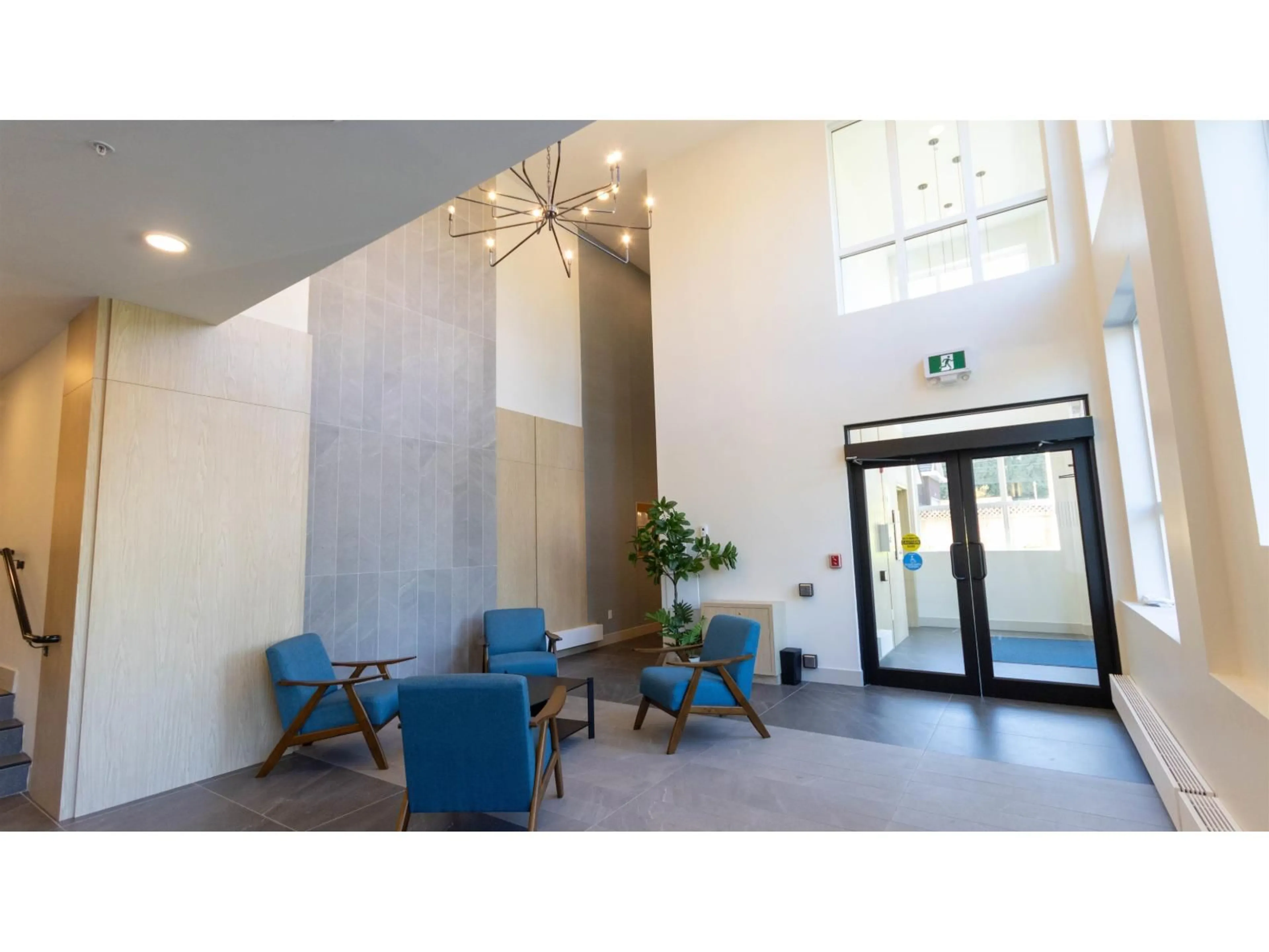 Indoor foyer for 212 - 13458 95, Surrey British Columbia V3V0H1
