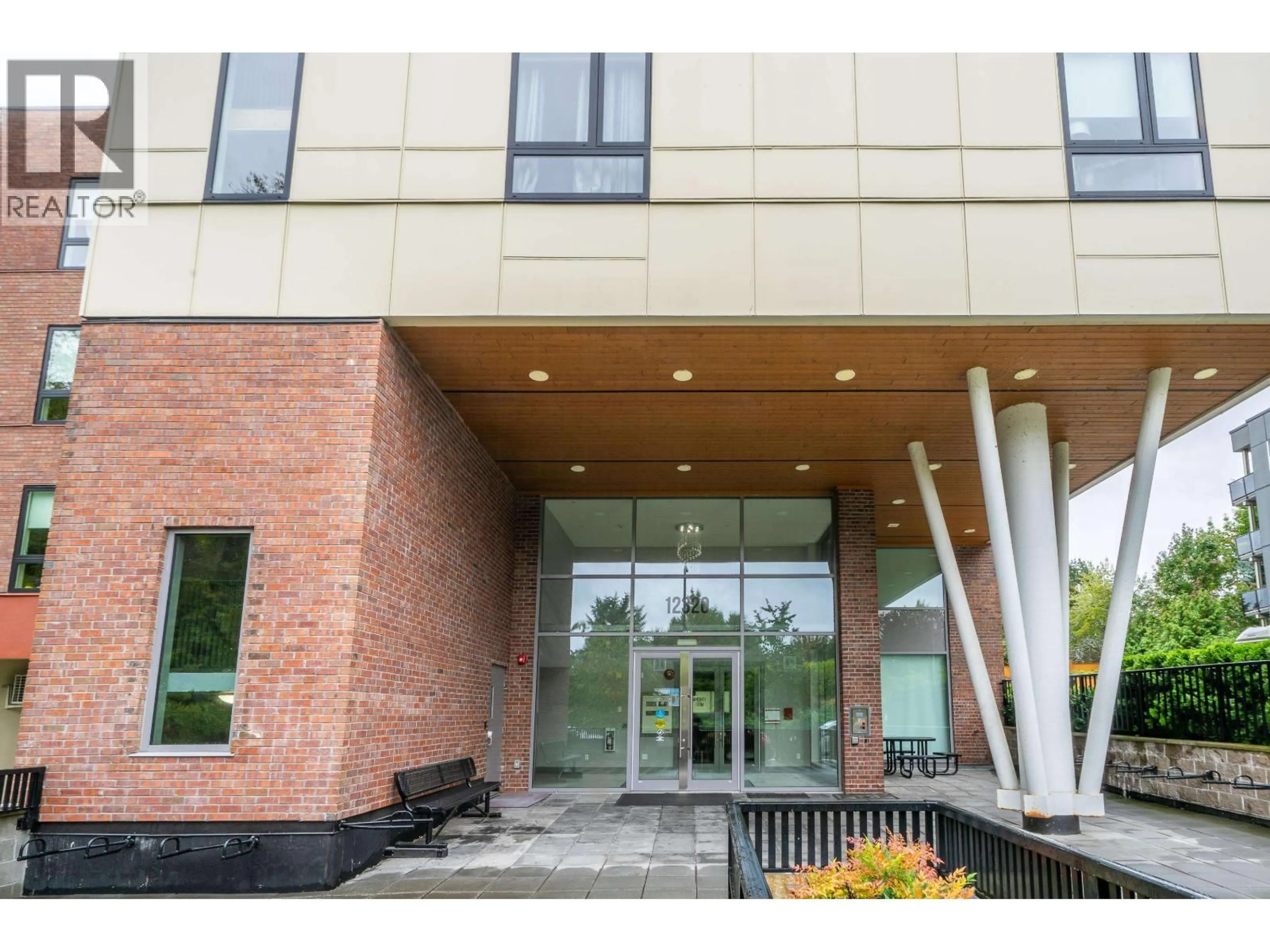 Indoor foyer for 205 - 12320 222 STREET, Maple Ridge British Columbia V2X4K8