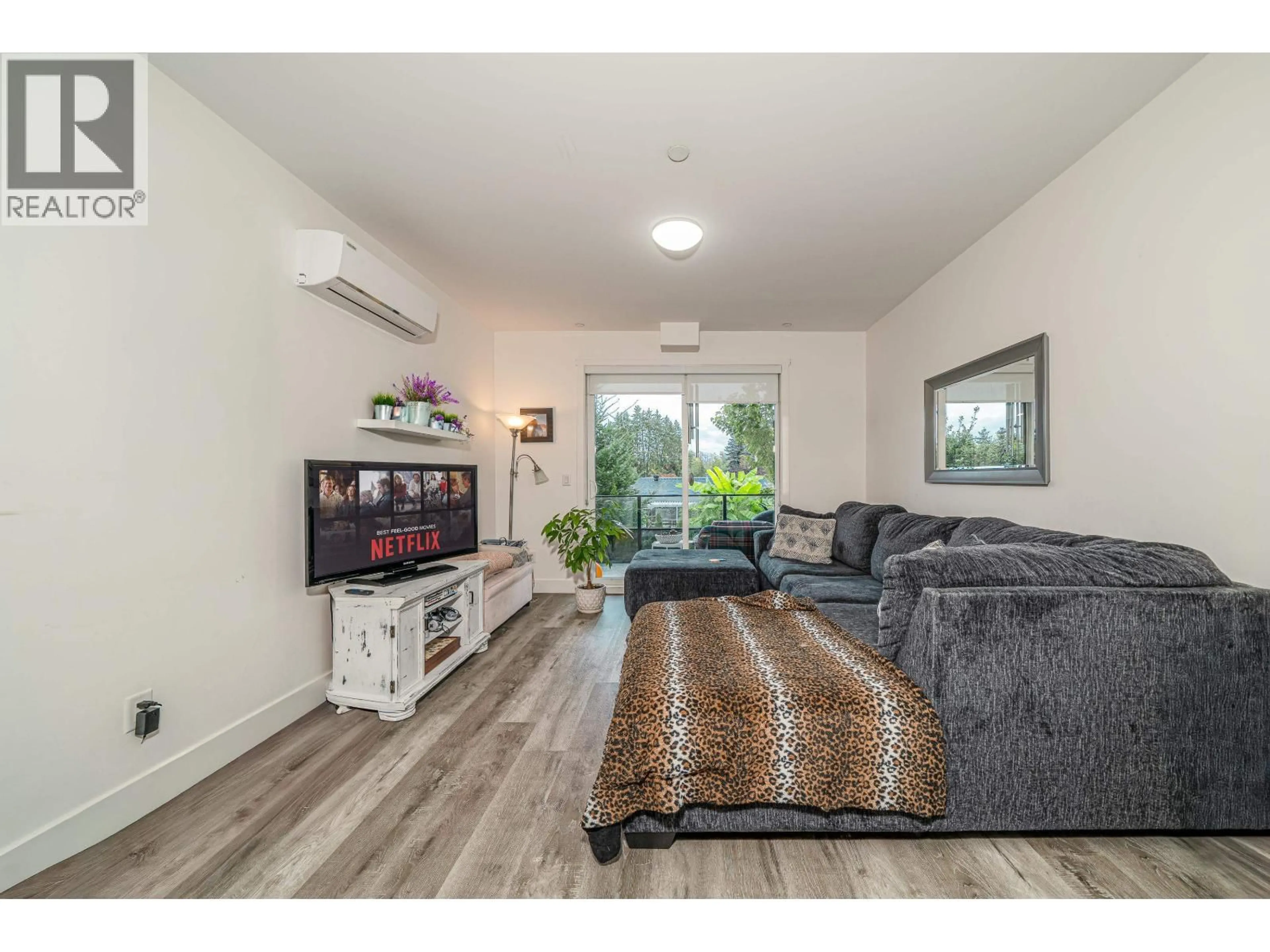Living room with furniture, wood/laminate floor for 205 - 12320 222 STREET, Maple Ridge British Columbia V2X4K8