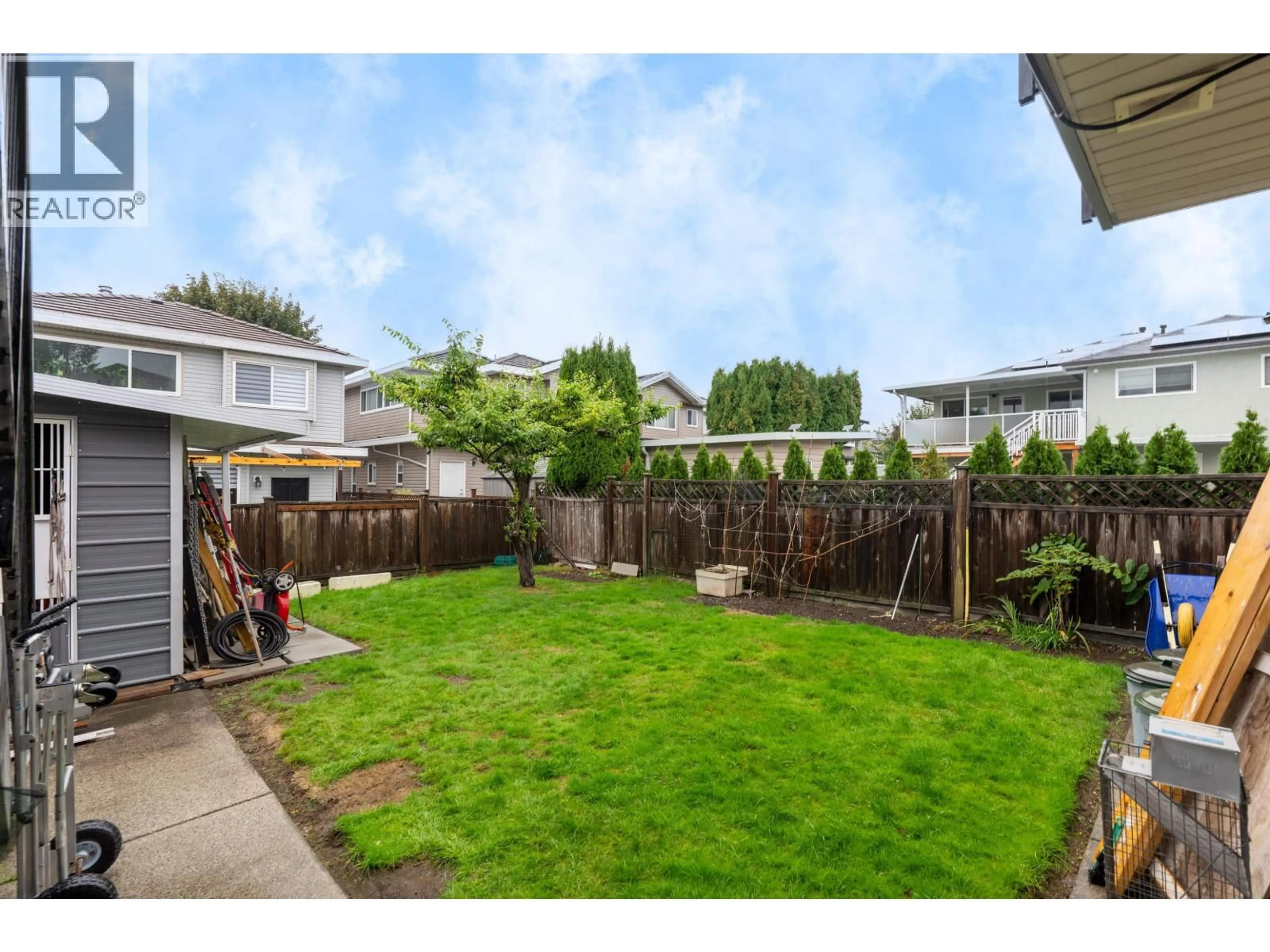 Patio, street for 7489 ROSEWOOD STREET, Burnaby British Columbia V5E2G6