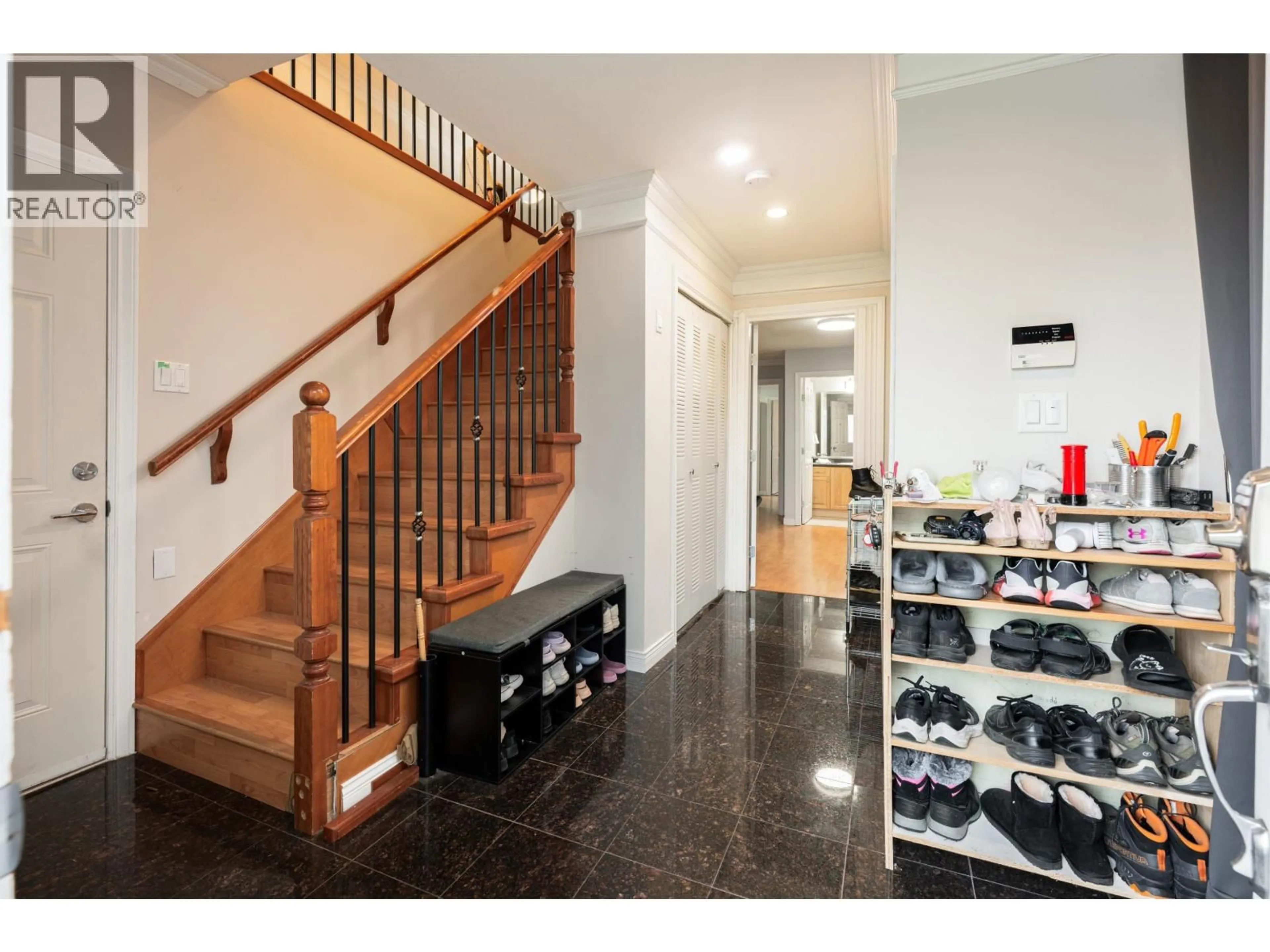 Indoor entryway for 7489 ROSEWOOD STREET, Burnaby British Columbia V5E2G6