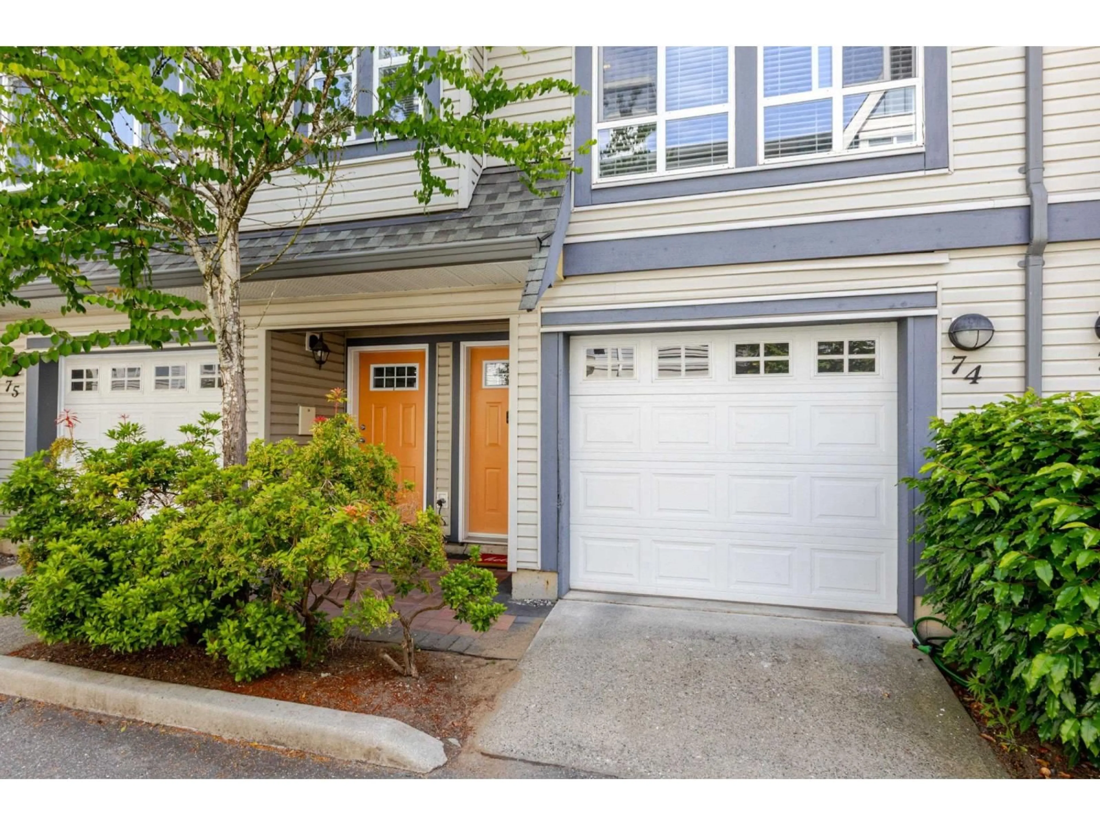 Indoor entryway for 74 - 16388 85 AVE, Surrey British Columbia V4N5G2