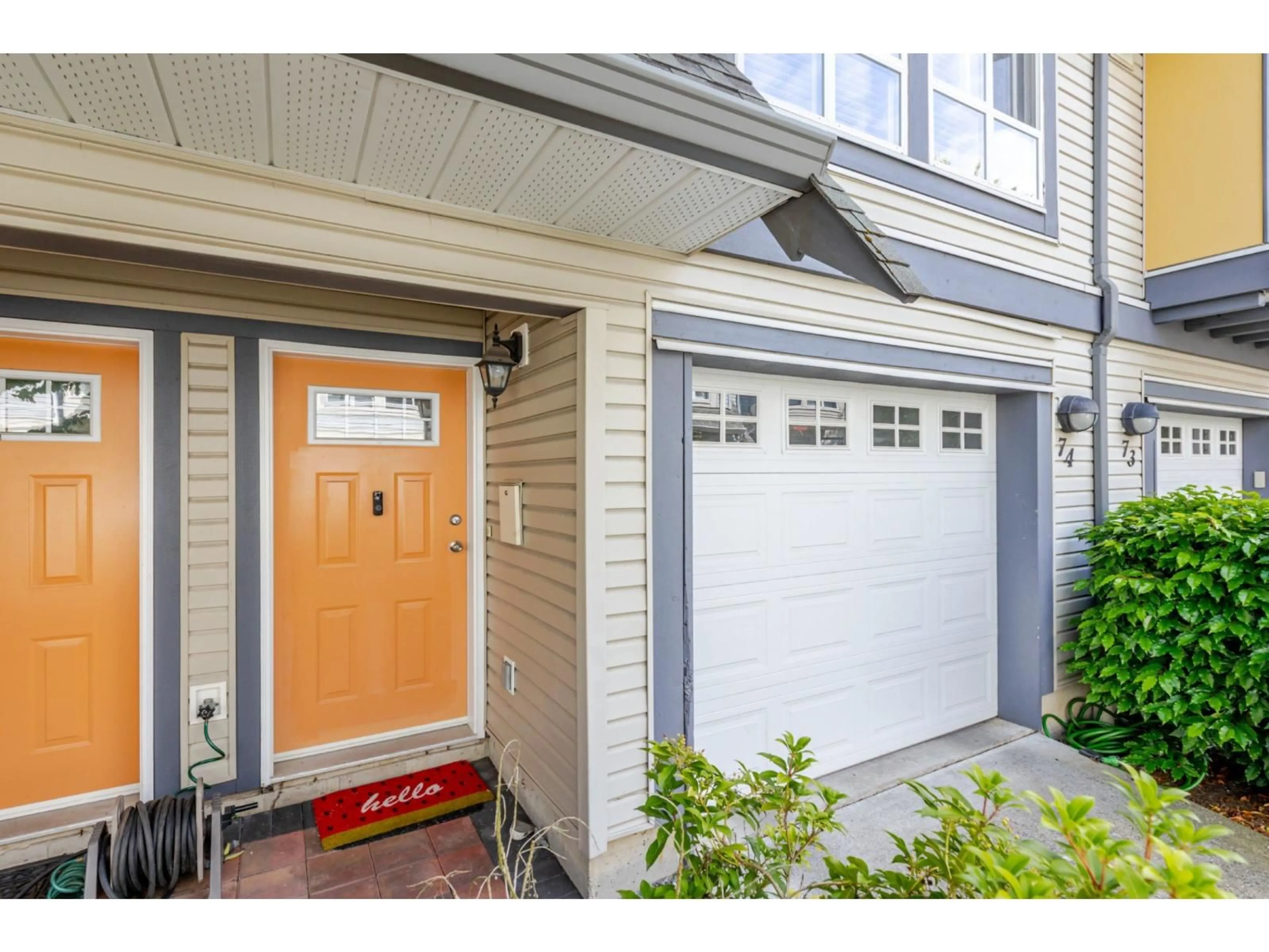 Indoor entryway for 74 - 16388 85 AVE, Surrey British Columbia V4N5G2