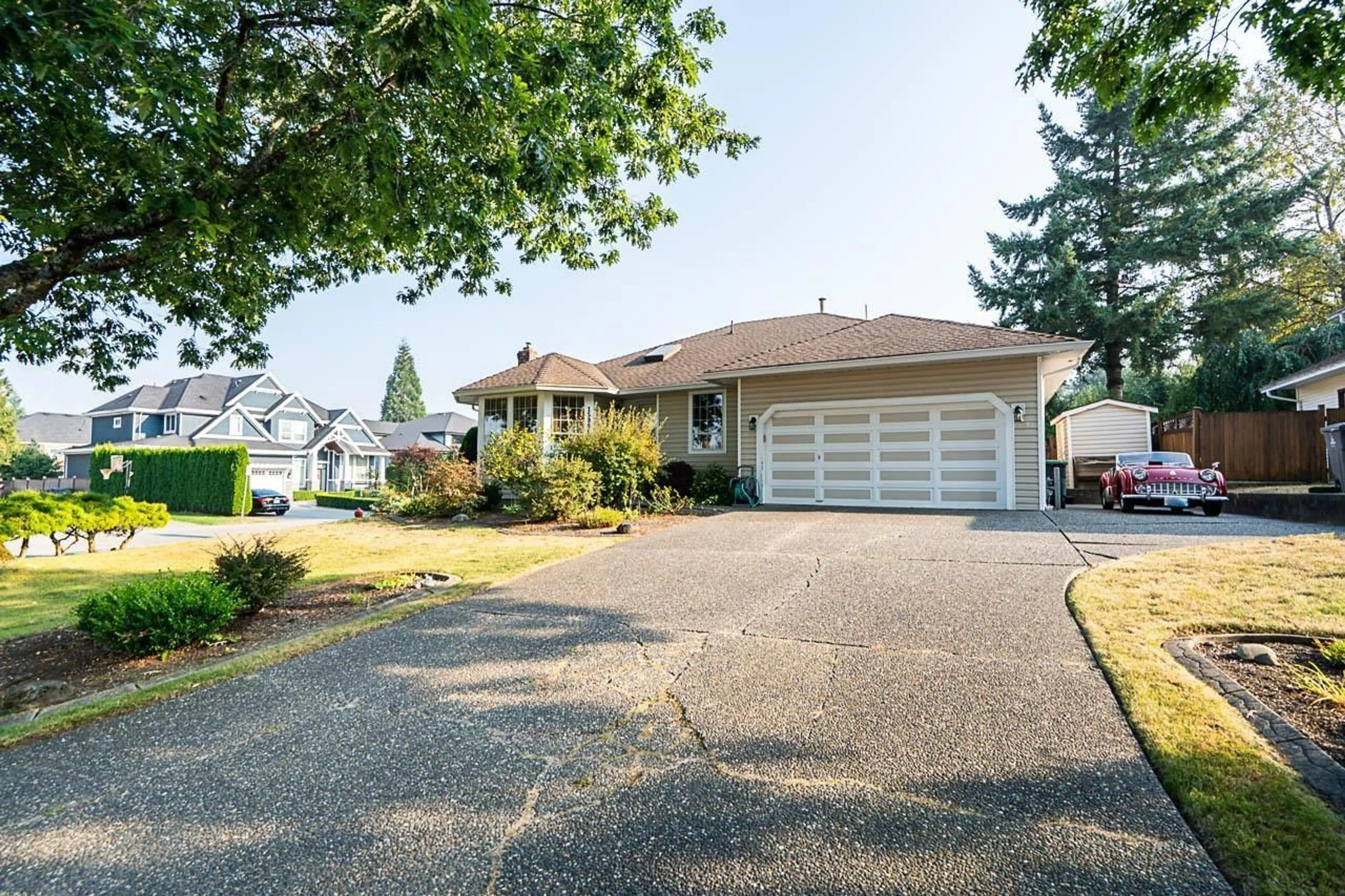 Home with vinyl exterior material, street for 15886 95, Surrey British Columbia V4N3B9
