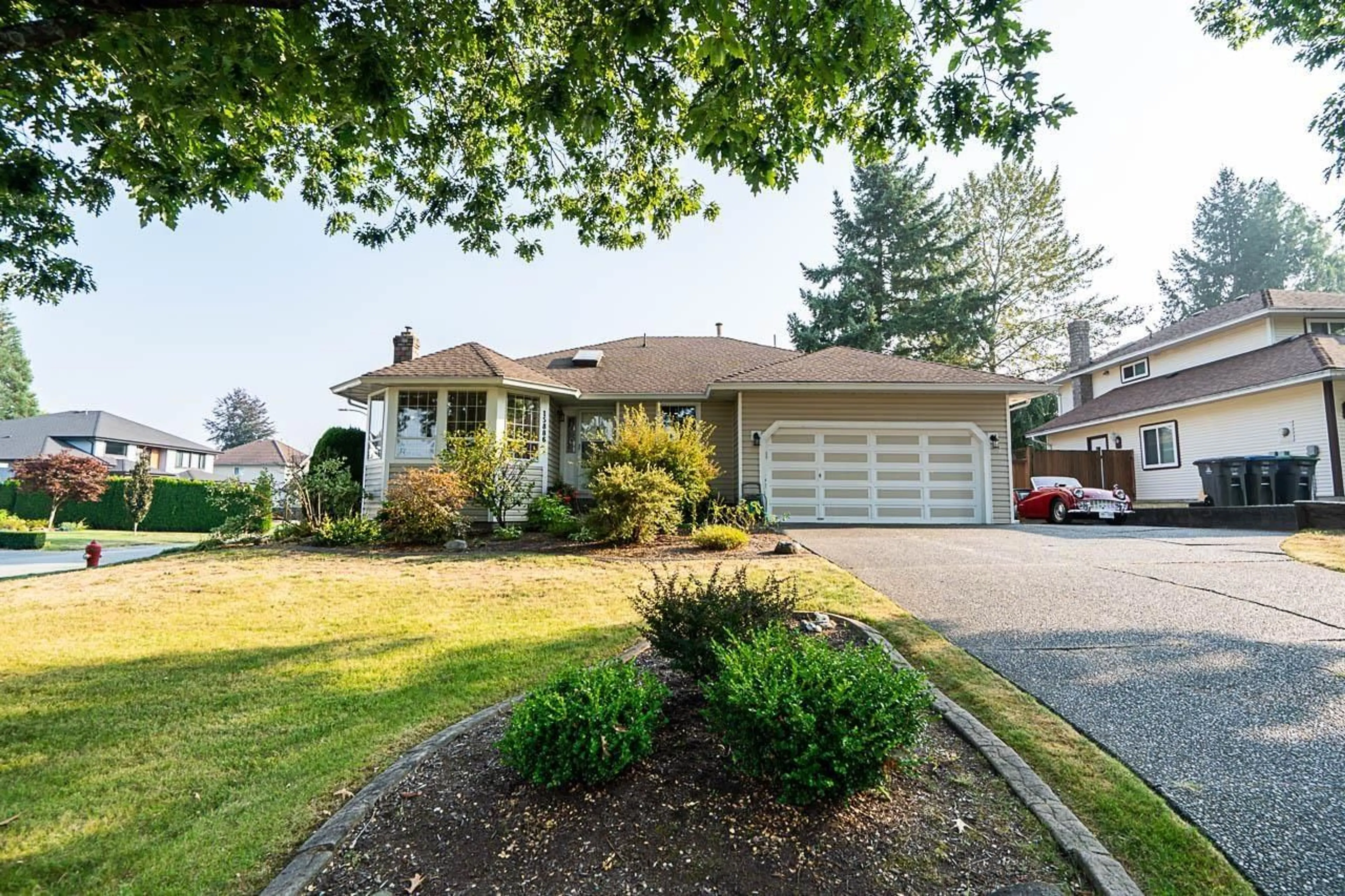 Home with vinyl exterior material, street for 15886 95, Surrey British Columbia V4N3B9