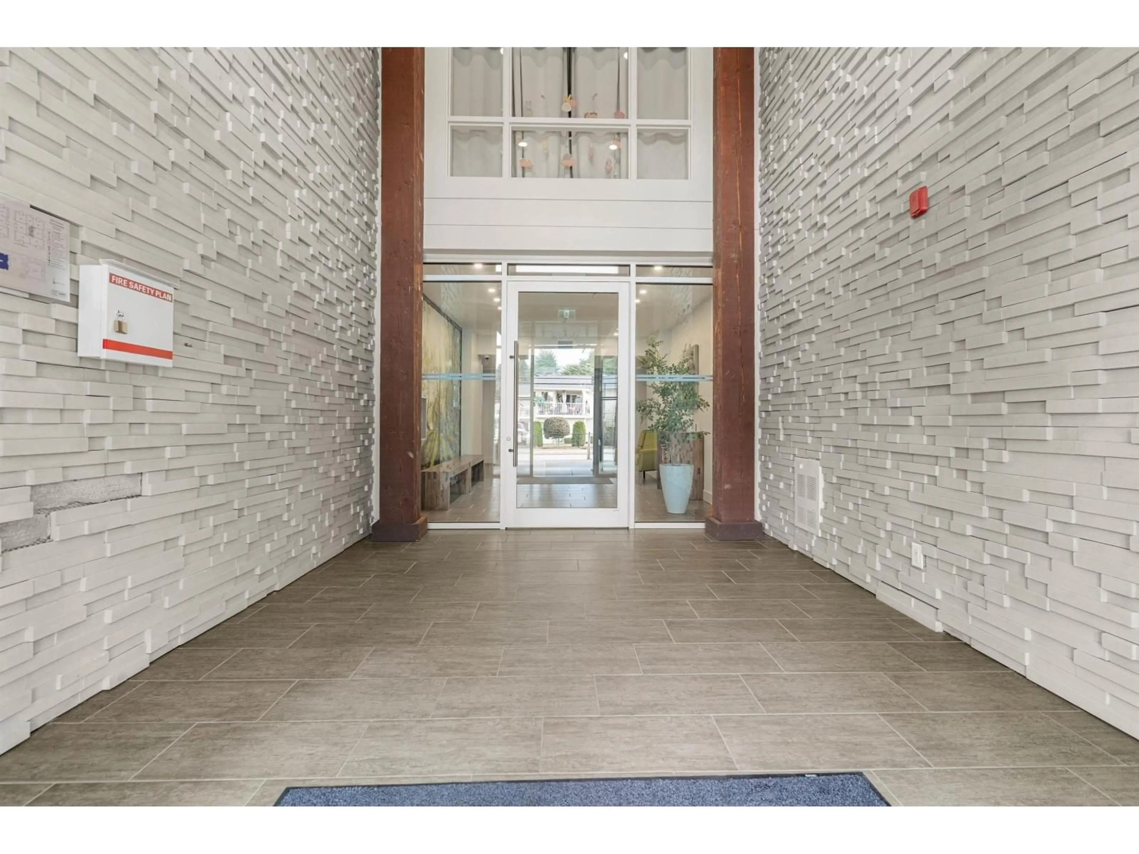 Indoor foyer for 103 - 2565 WARE, Abbotsford British Columbia V2S0J5