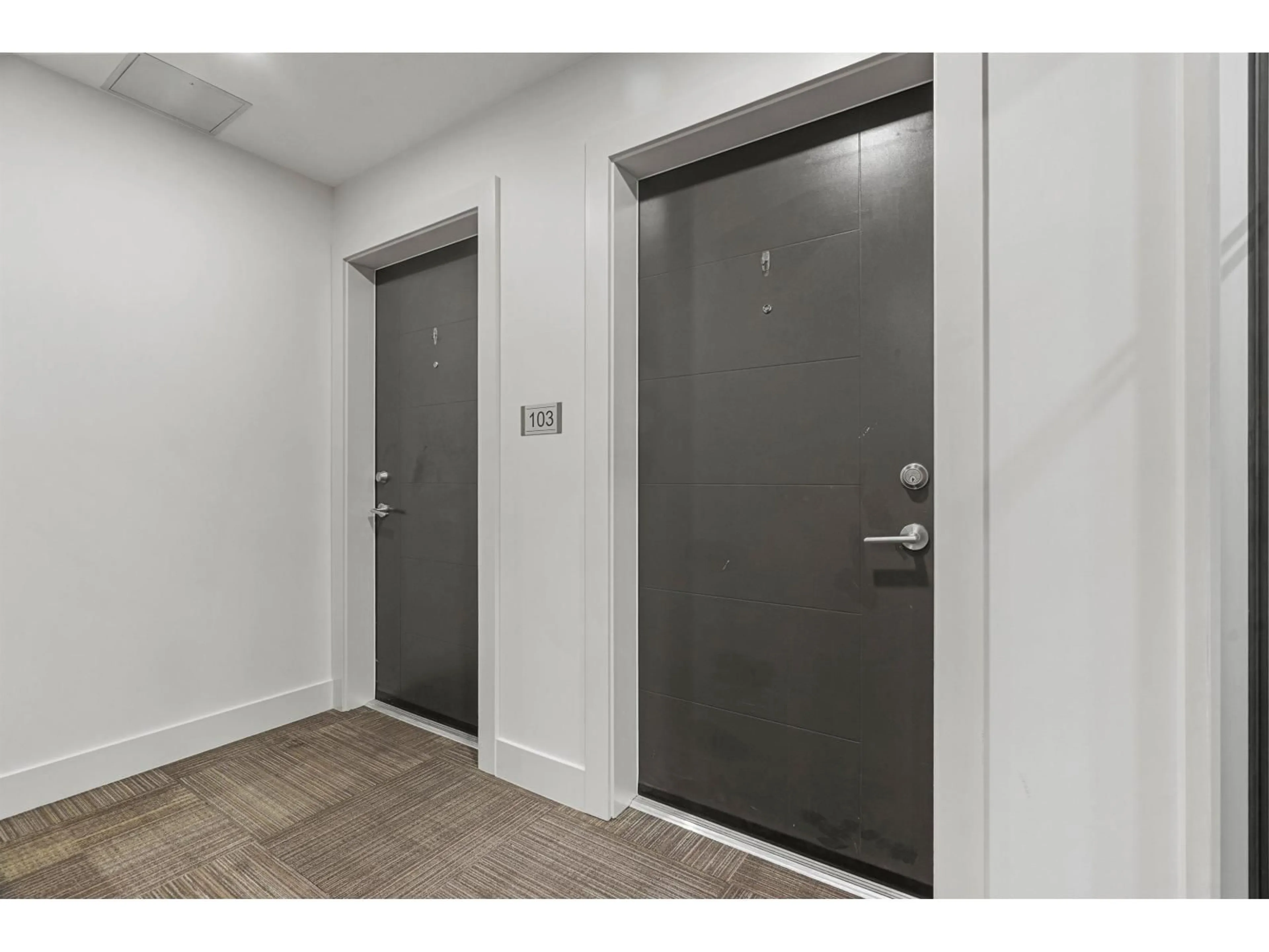 Indoor entryway for 103 - 2565 WARE, Abbotsford British Columbia V2S0J5