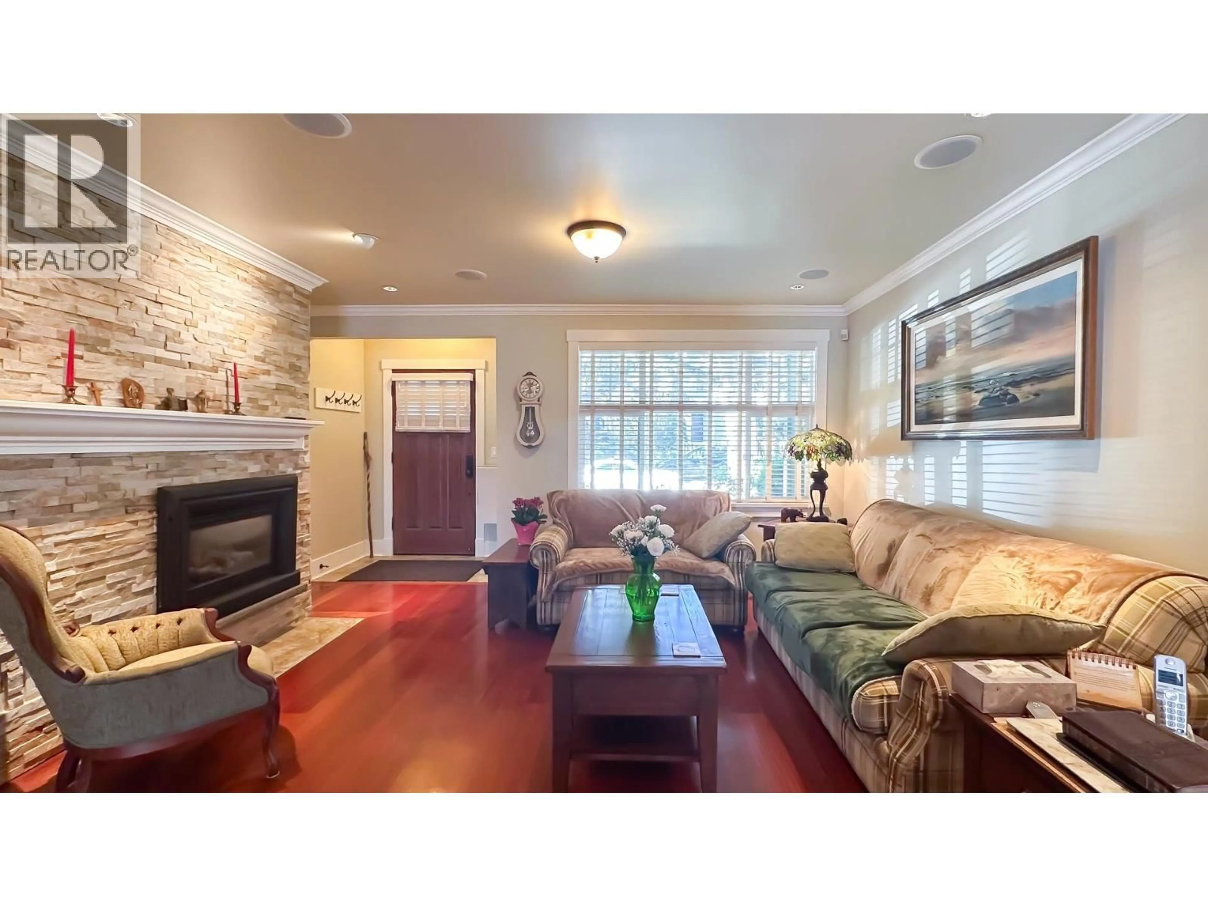 Living room with furniture, wood/laminate floor for 4084 32ND AVENUE, Vancouver British Columbia V6S1Z6