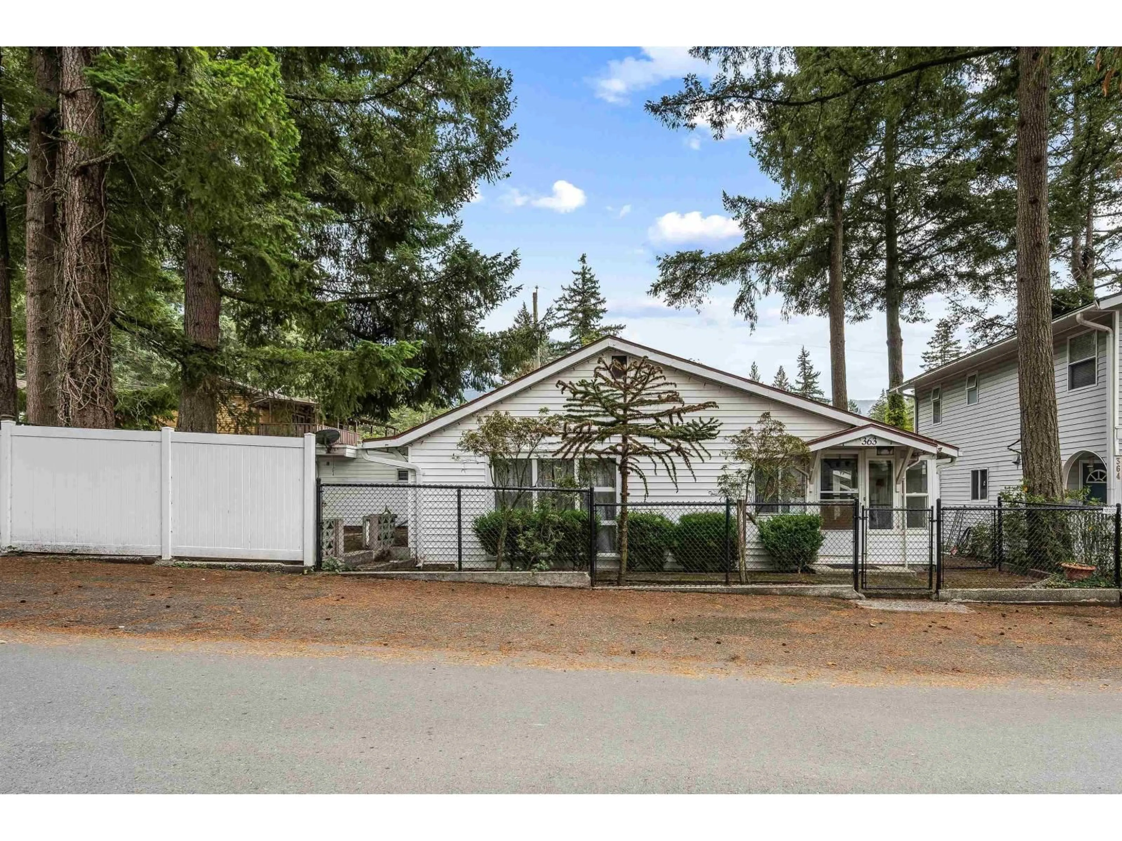 Home with vinyl exterior material, mountain view for 363 PINE STREET, Cultus Lake British Columbia V2R4Y9