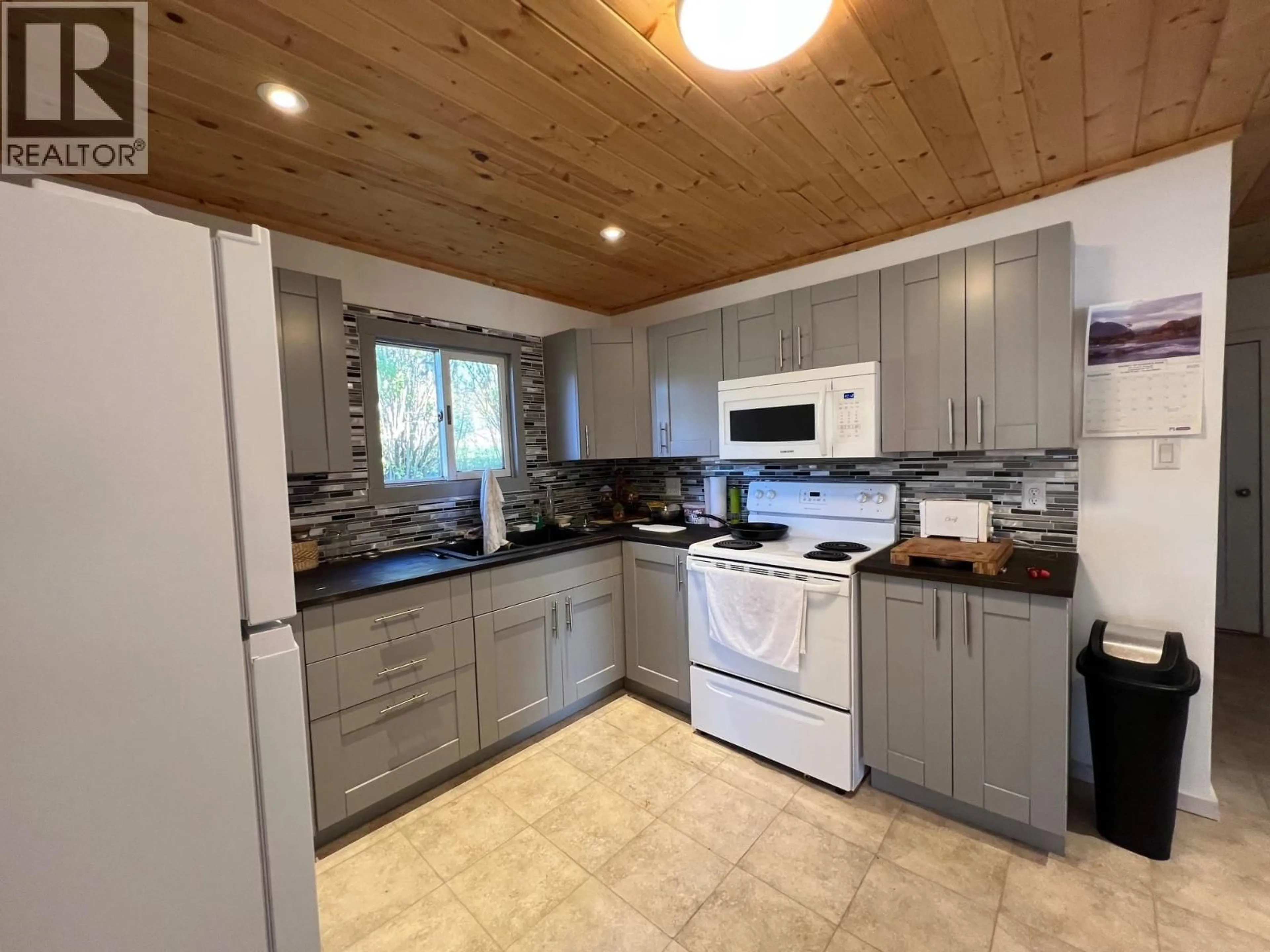 Standard kitchen, unknown for 9201 CANYON DRIVE, Hudsons Hope British Columbia V0C1V0