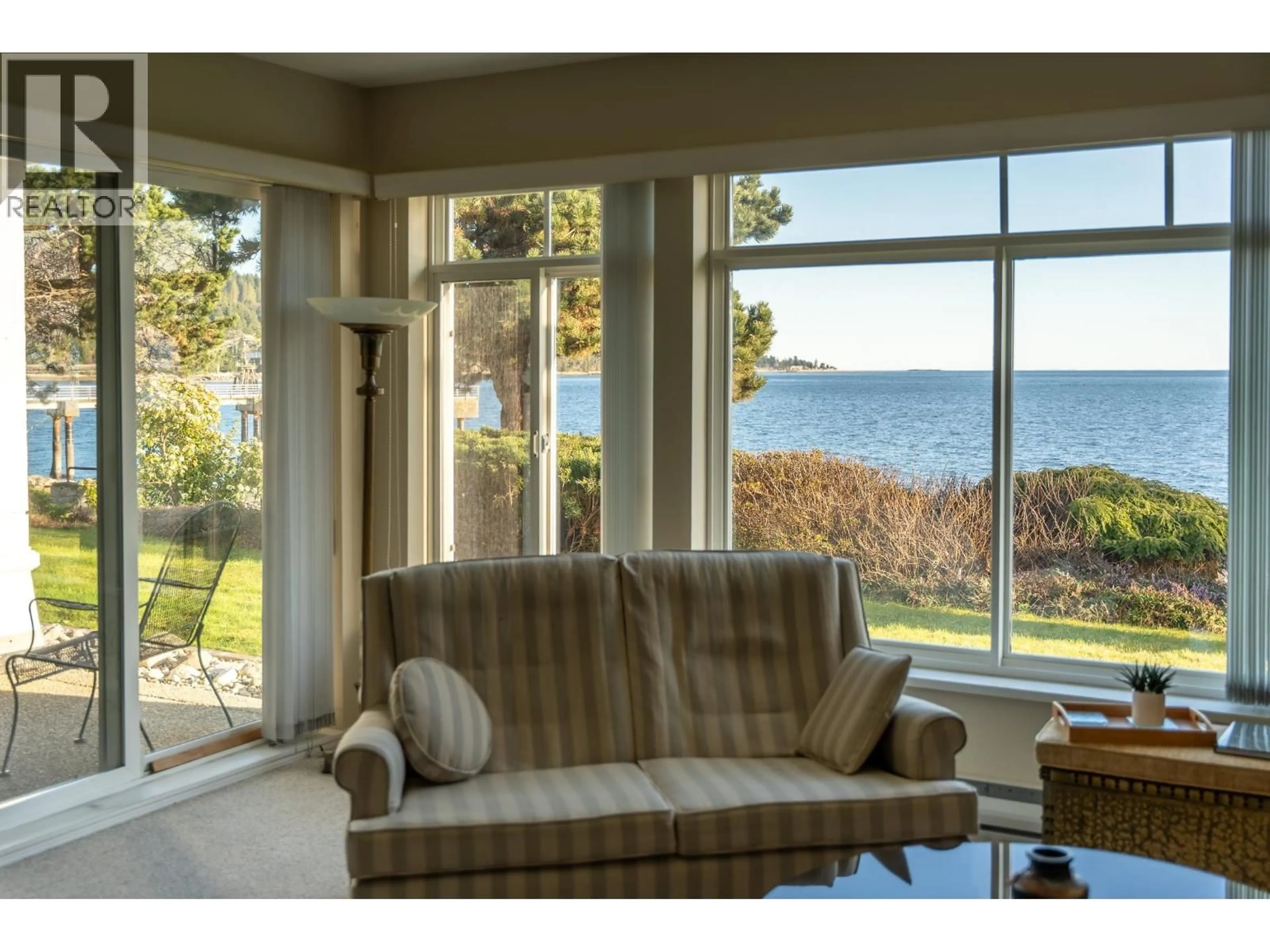 Living room with furniture, unknown for 102 - 5470 INLET AVENUE, Sechelt British Columbia V7Z0H4