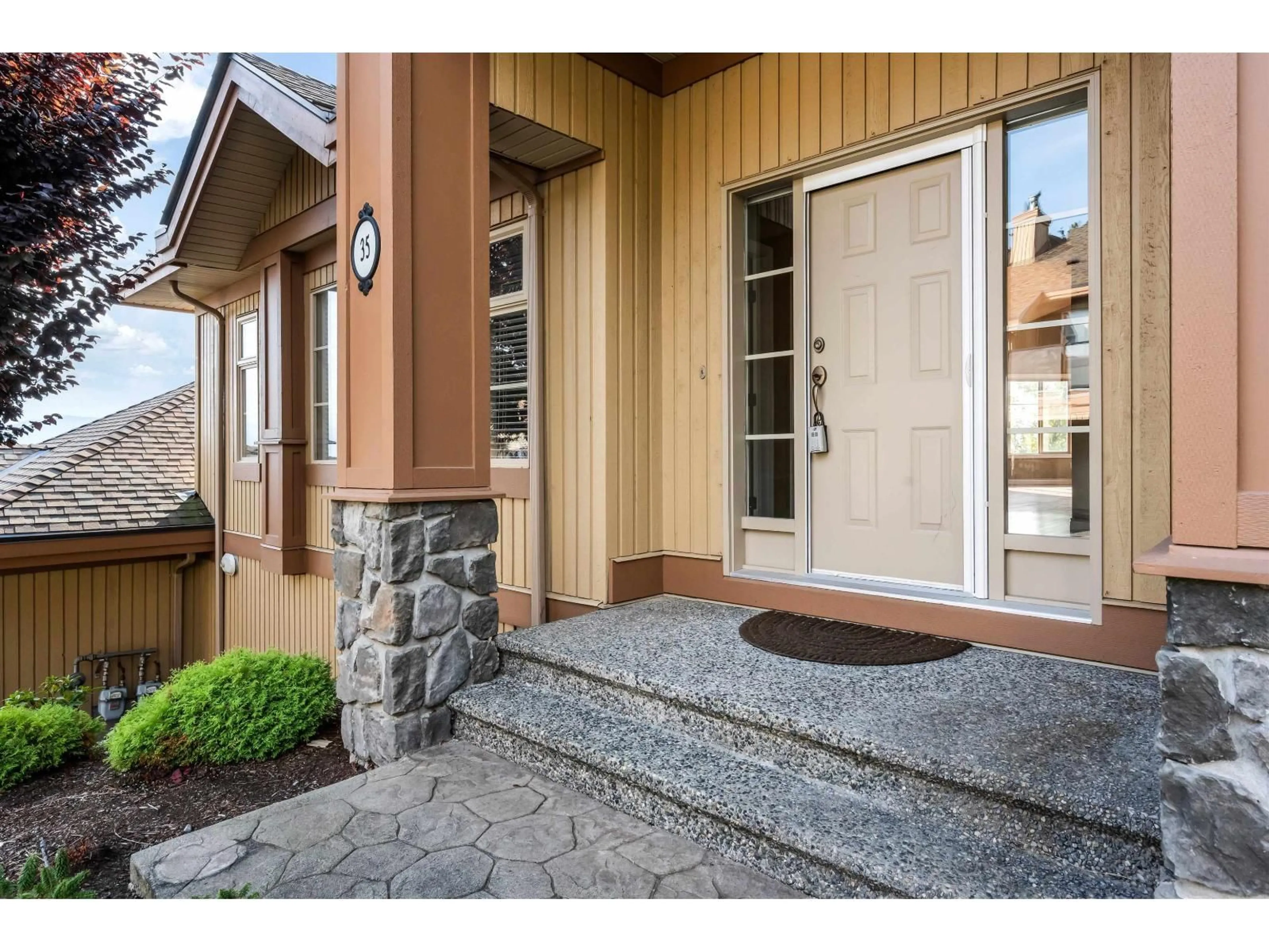 Indoor entryway for 35 - 35931 EMPRESS, Abbotsford British Columbia V3G2M8