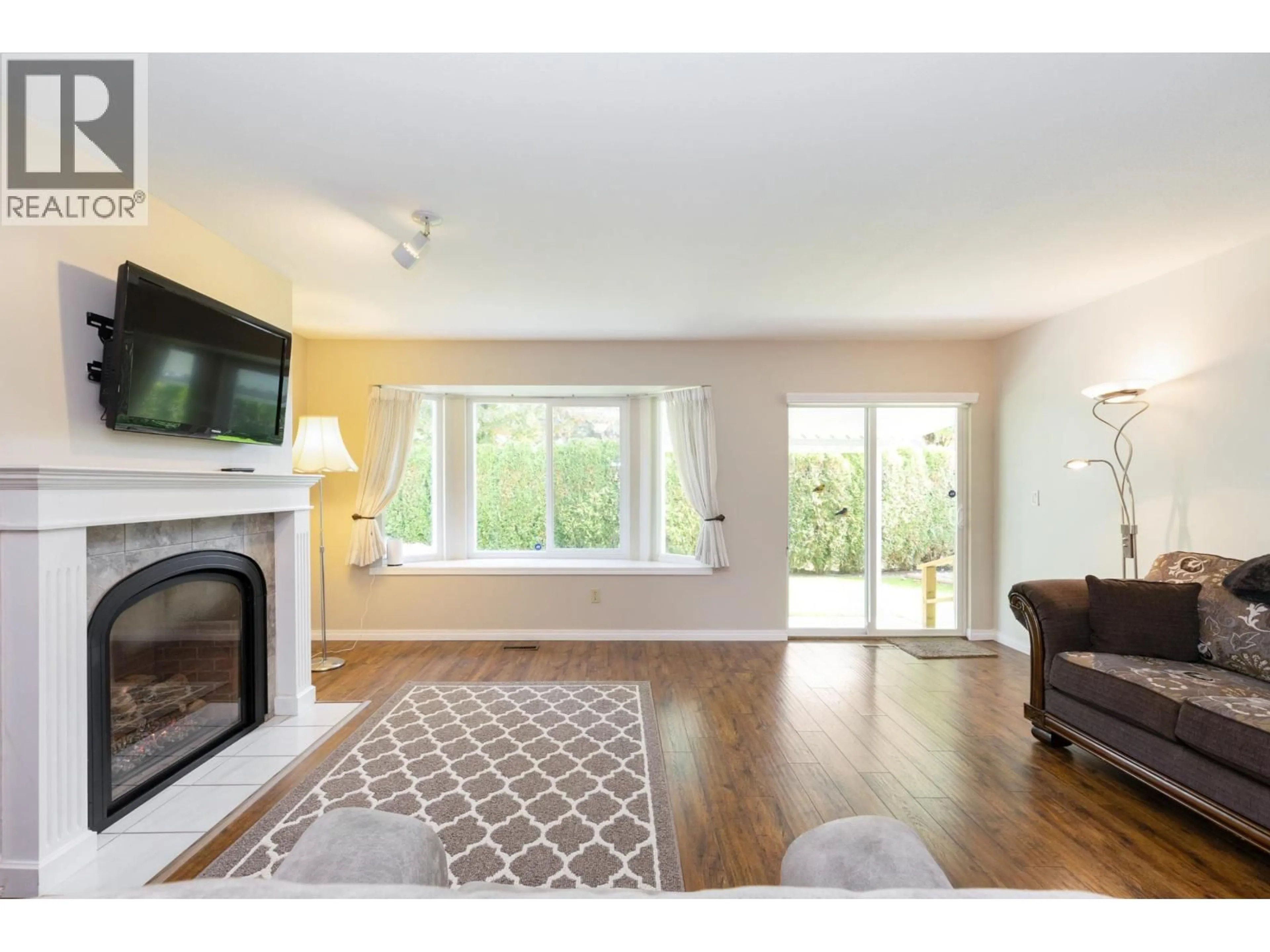 Living room with furniture, wood/laminate floor for 3 - 19171 MITCHELL ROAD, Pitt Meadows British Columbia V3Y2G3