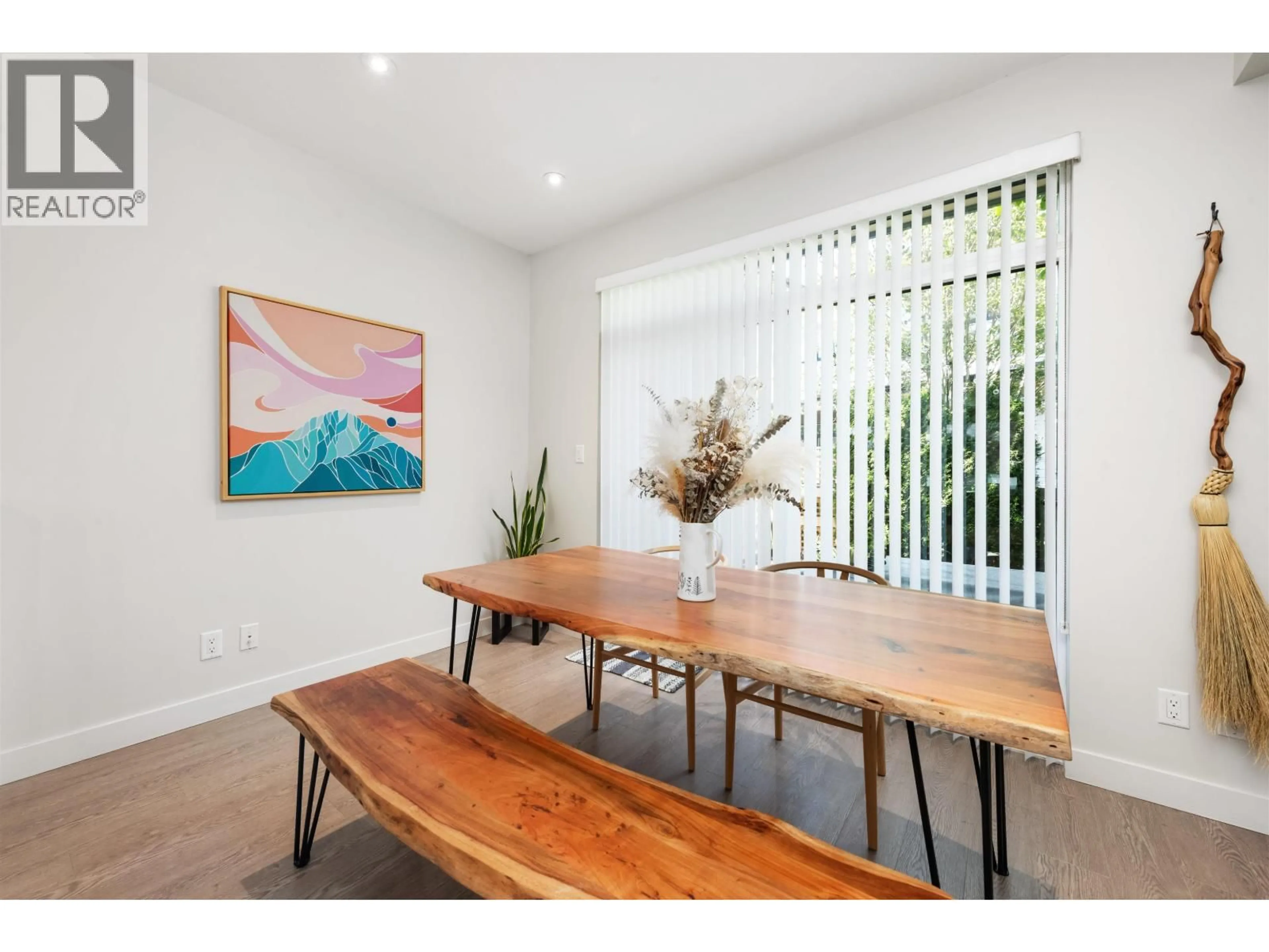 Dining room, wood/laminate floor for 1229 BRANDYWINE DRIVE, Squamish British Columbia V8B0V4