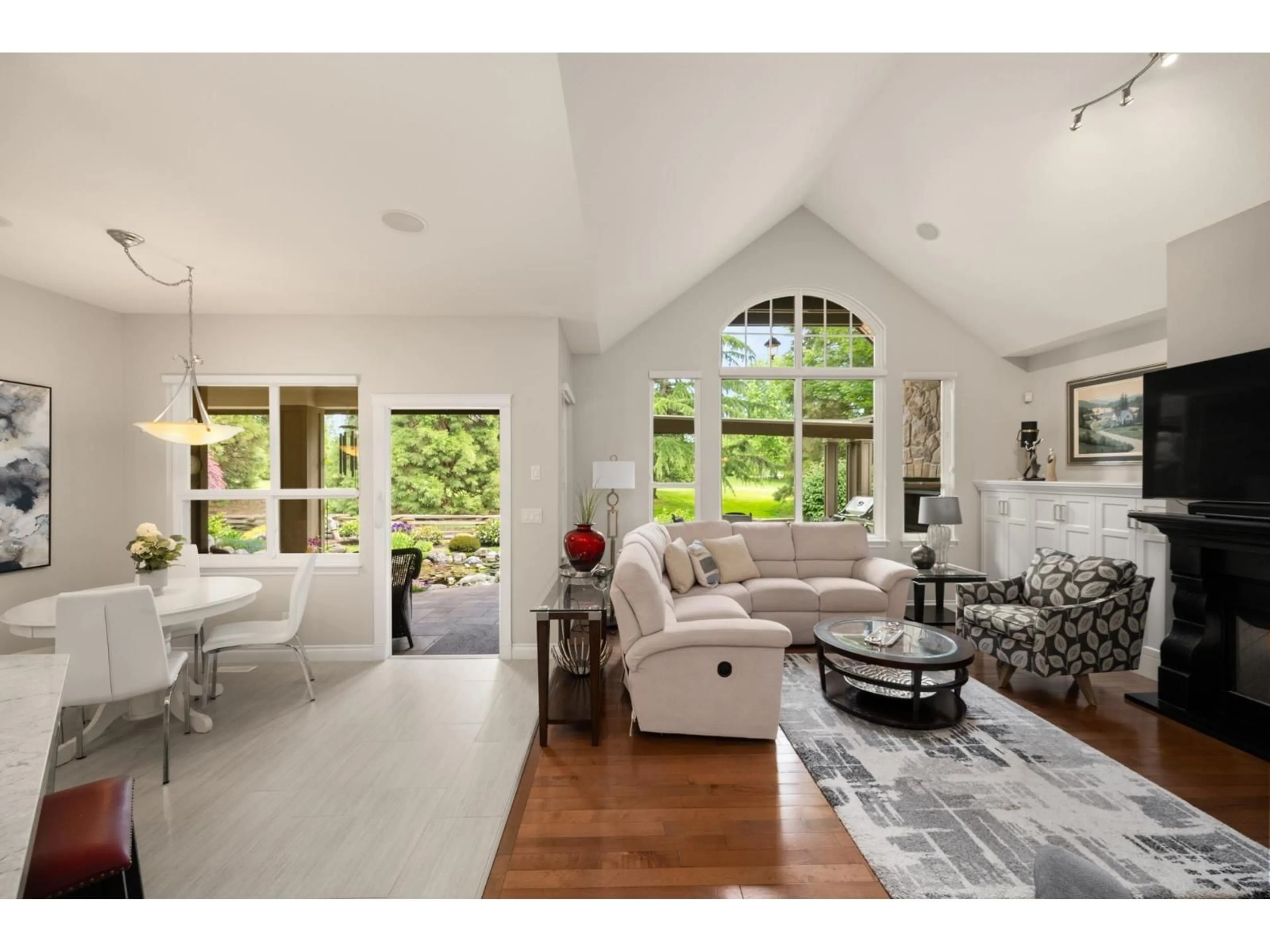 Living room with furniture, unknown for 1 - 3300 157A, Surrey British Columbia V3Z2P2