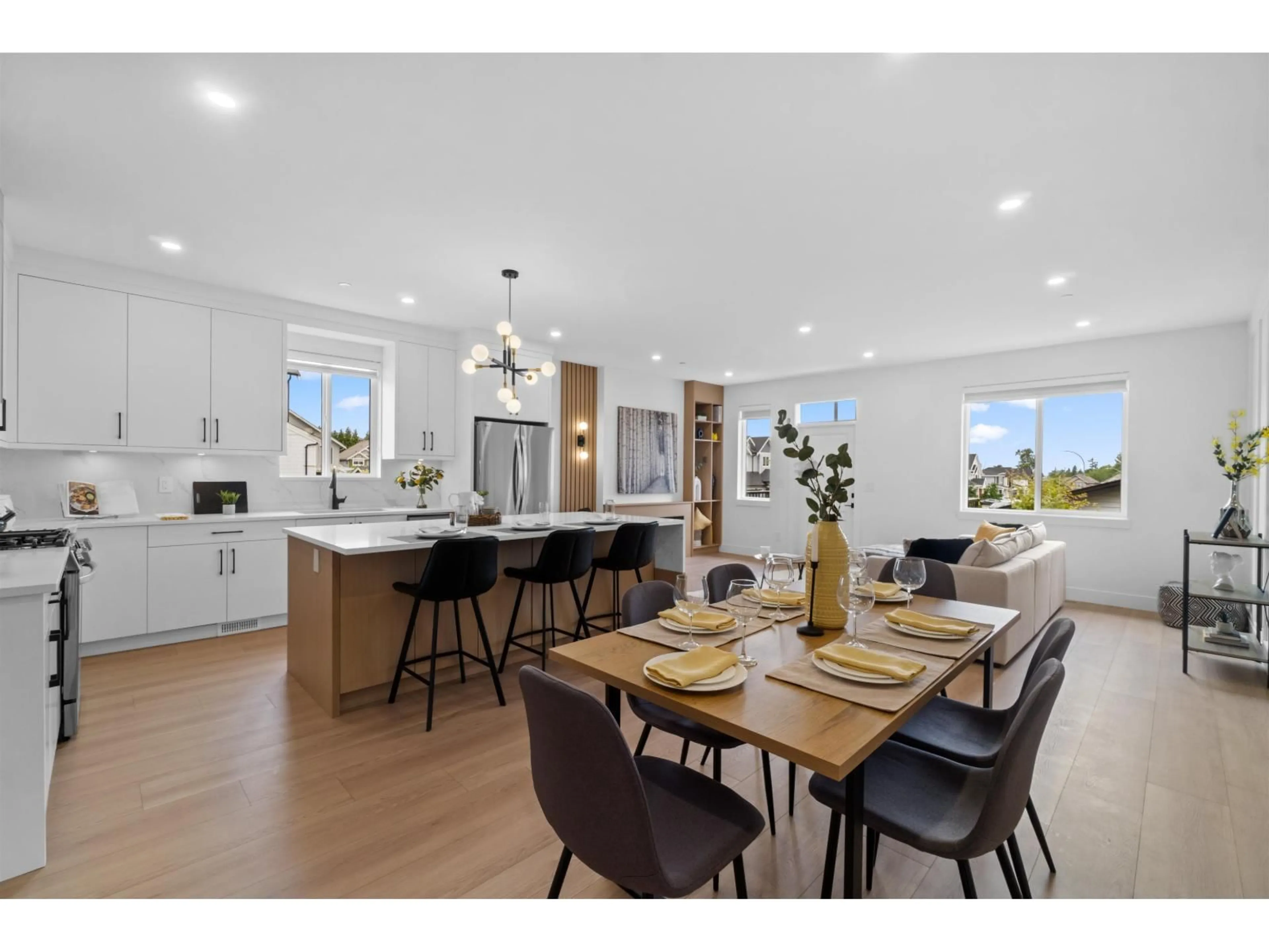 Open concept kitchen, wood/laminate floor for 20993 83, Langley British Columbia V2Y4K4