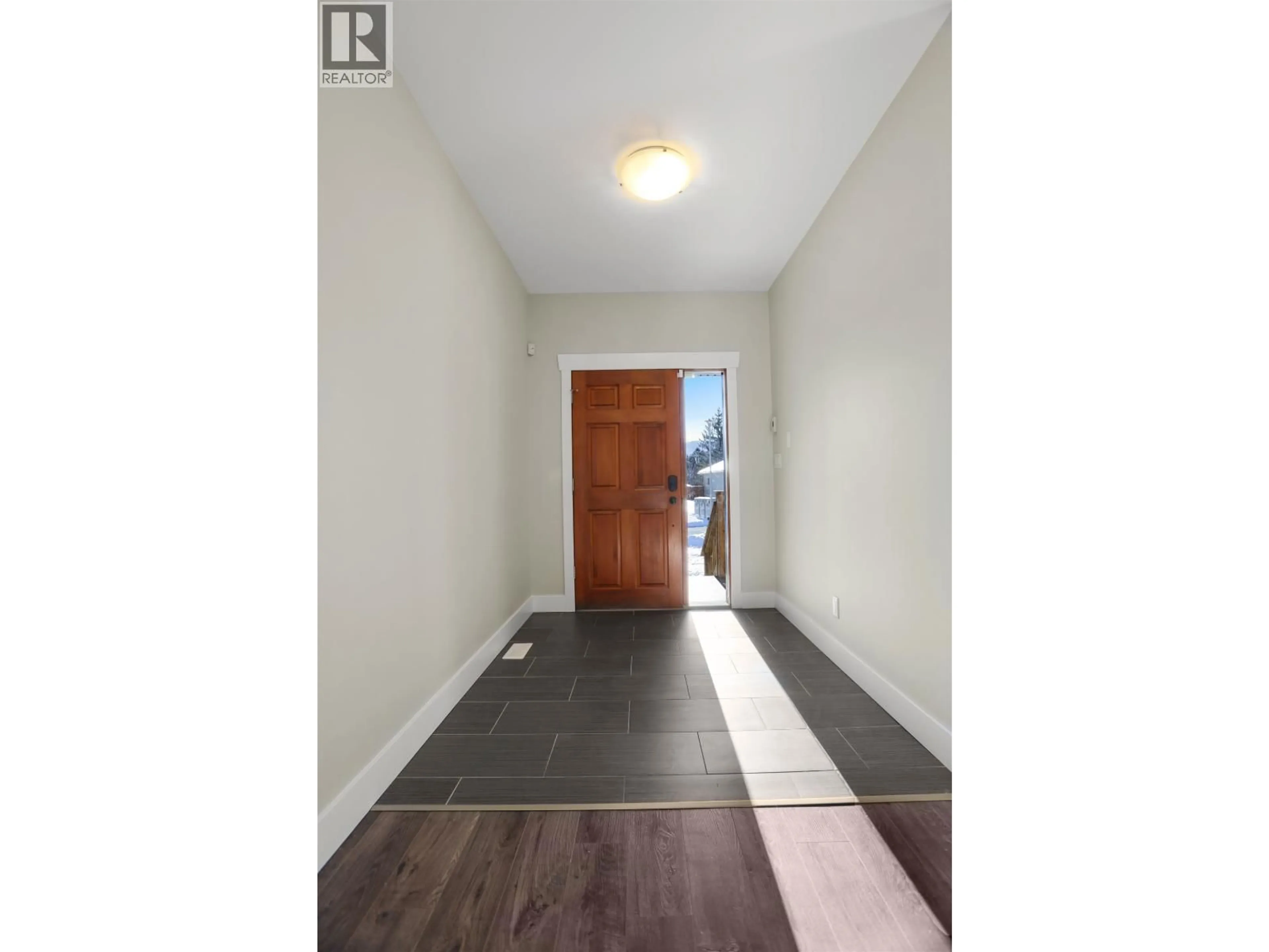 Indoor entryway for 52 BLACKBERRY STREET, Kitimat British Columbia V8C0A6
