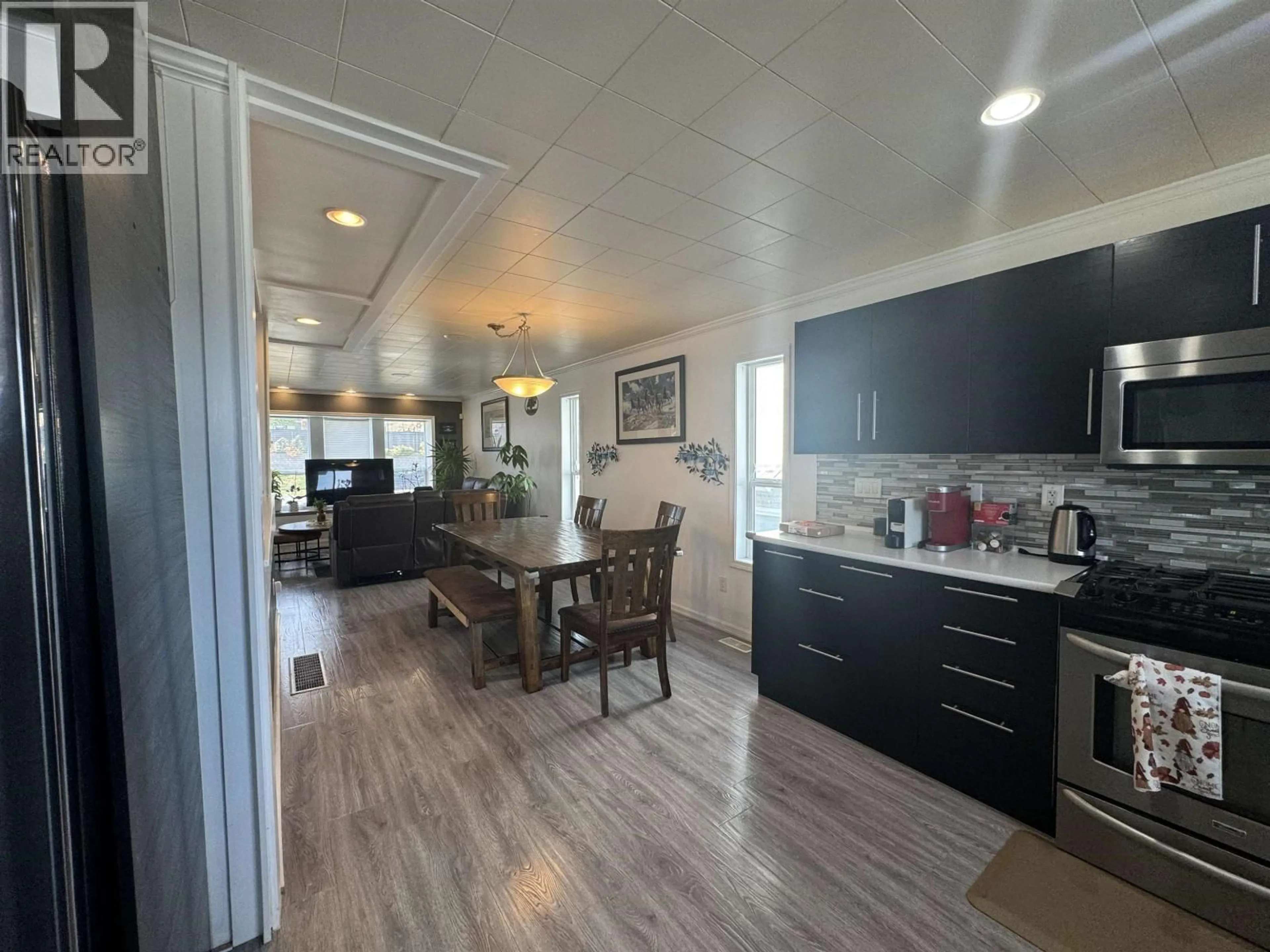 Open concept kitchen, wood/laminate floor for 86 EAGLE CRESCENT, Williams Lake British Columbia V2G5K2