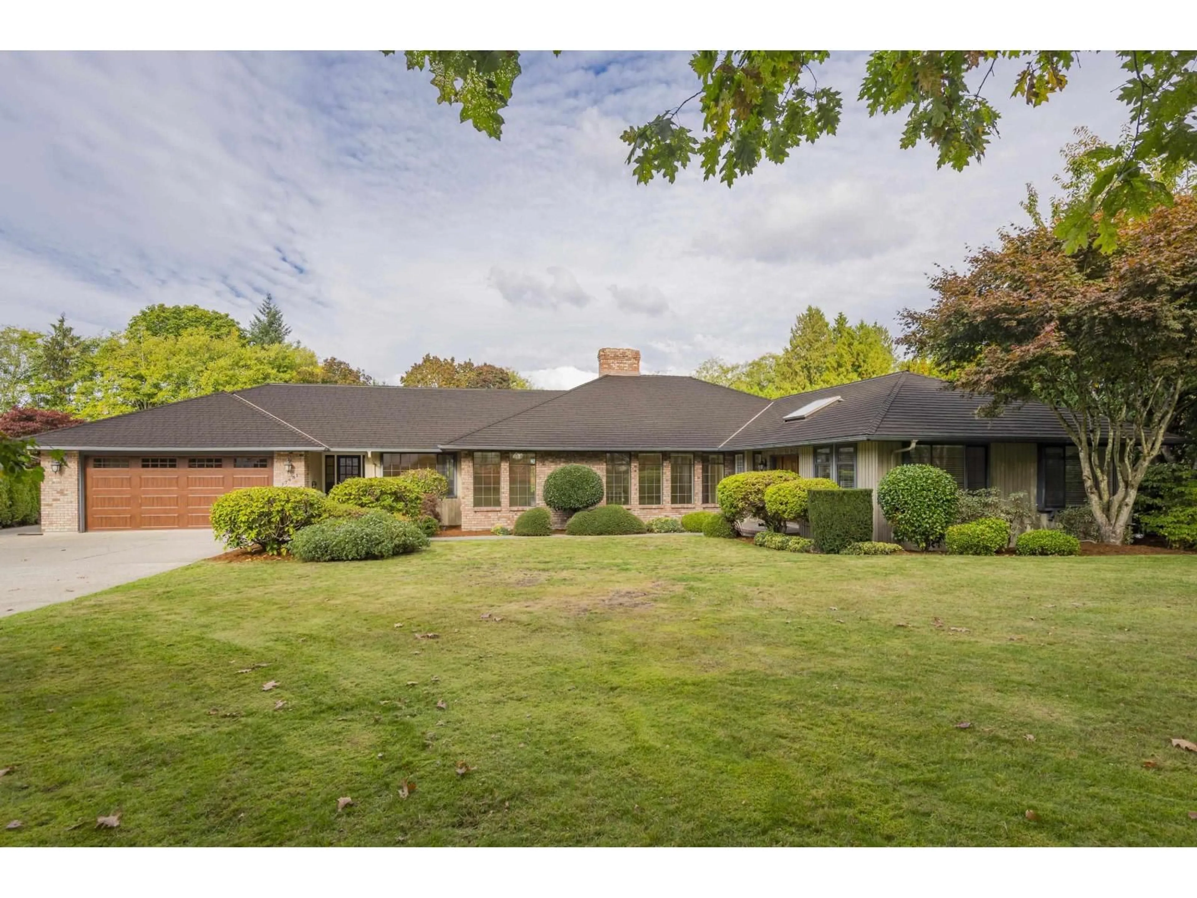 A pic from outside/outdoor area/front of a property/back of a property/a pic from drone, street for 17451 29, Surrey British Columbia V3Z0E7