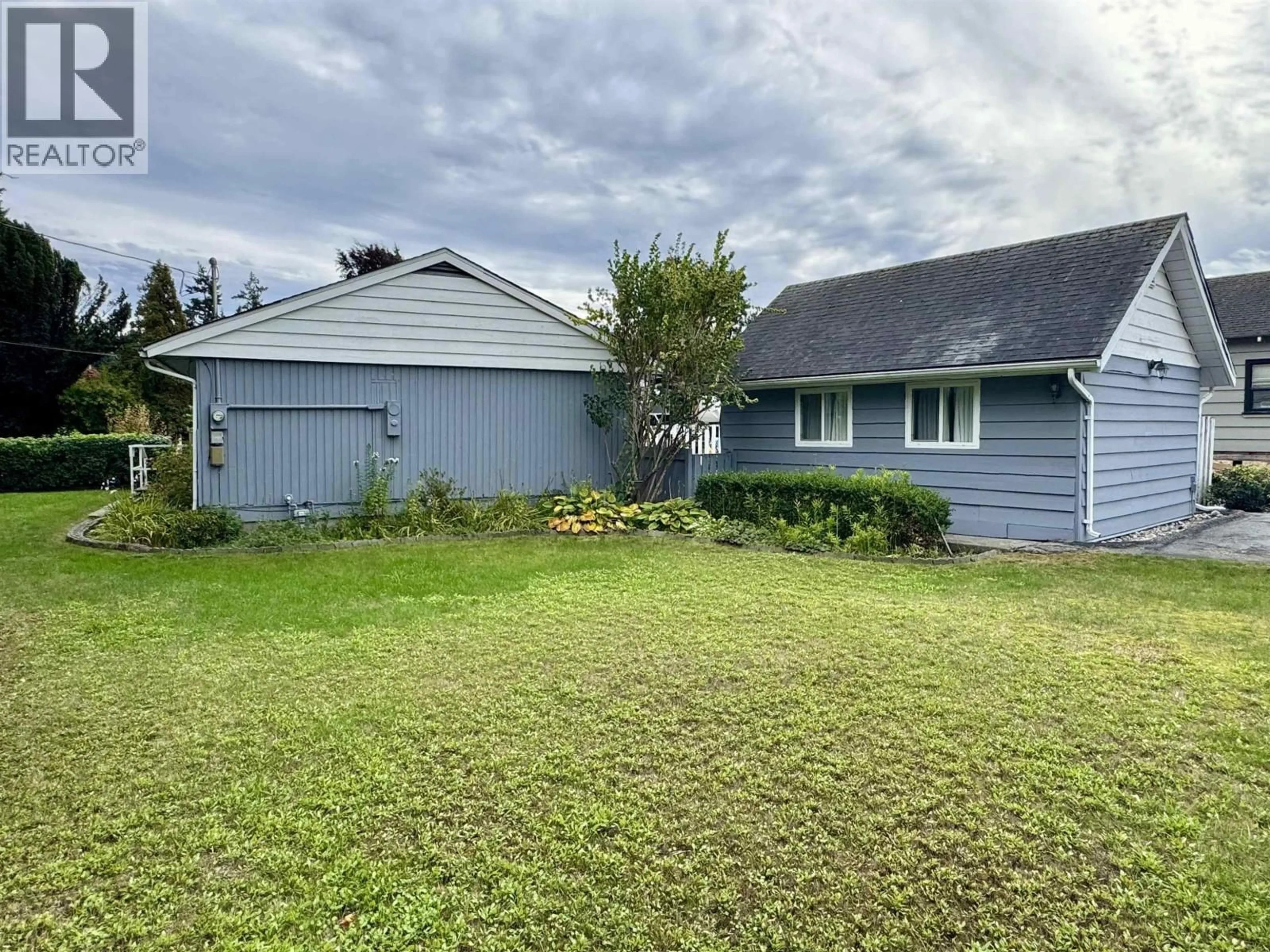 A pic from outside/outdoor area/front of a property/back of a property/a pic from drone, street for 4657 WHITAKER ROAD, Sechelt British Columbia V7Z0E4