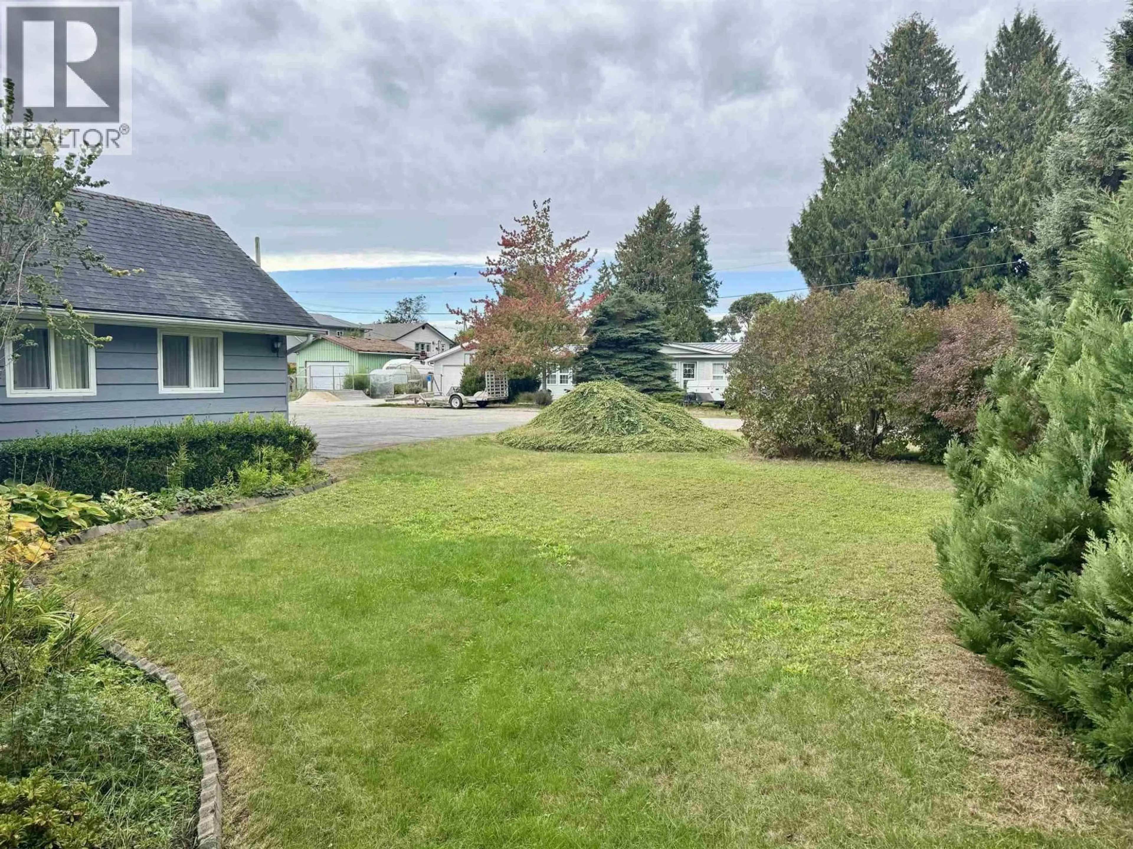 A pic from outside/outdoor area/front of a property/back of a property/a pic from drone, water/lake/river/ocean view for 4657 WHITAKER ROAD, Sechelt British Columbia V7Z0E4