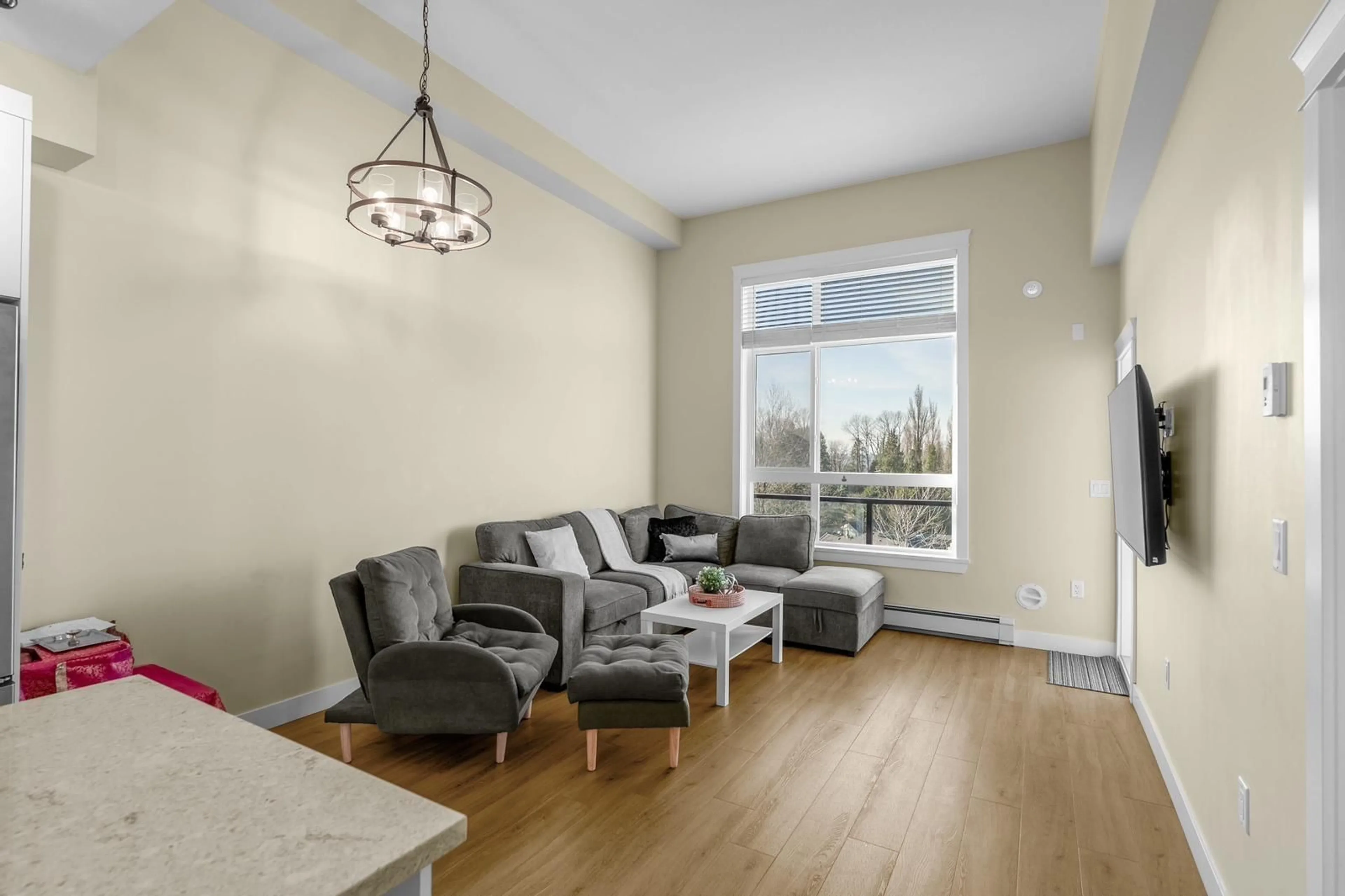 Living room with furniture, unknown for 612 - 11077 RAVINE ROAD, Surrey British Columbia V3T0R7