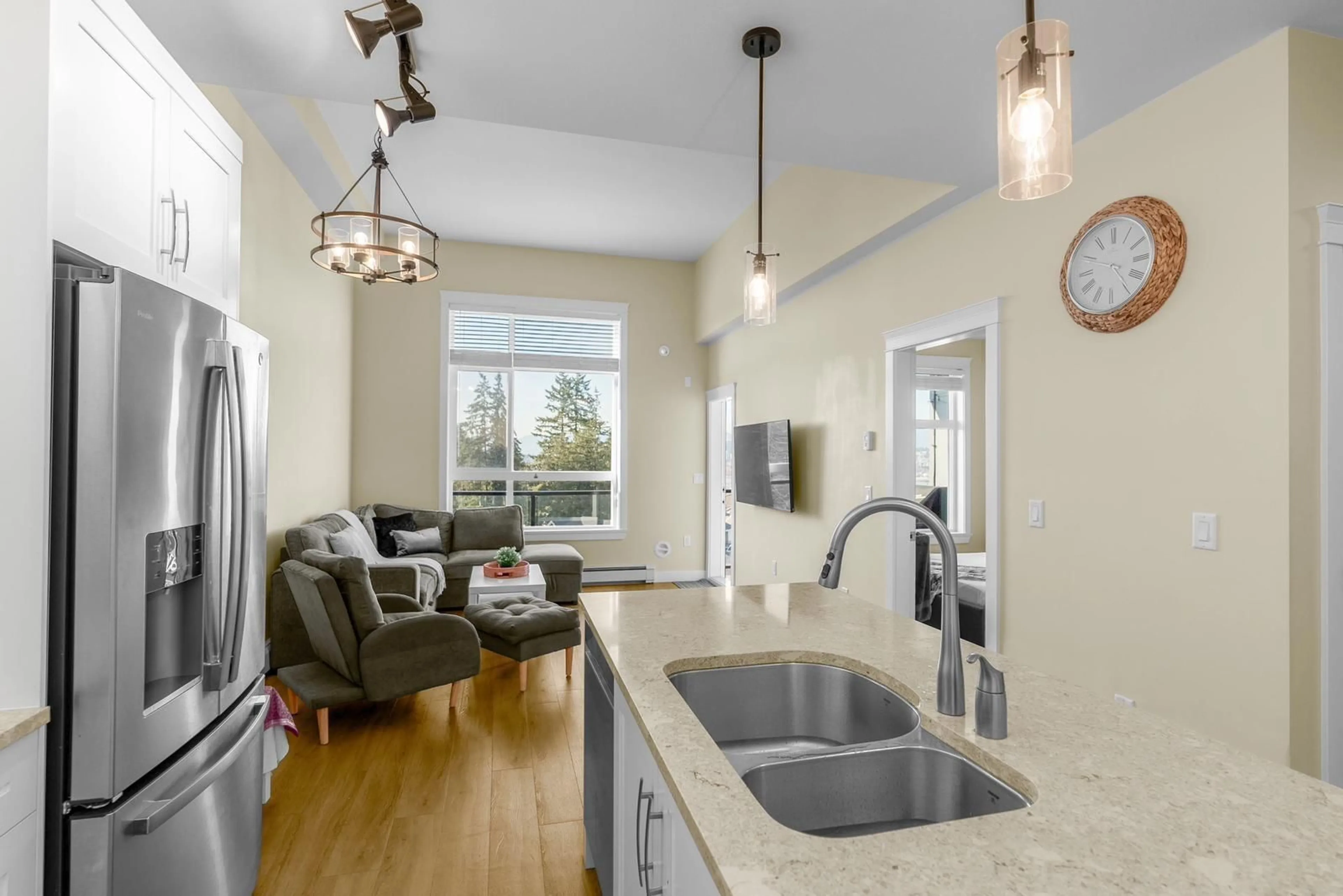 Open concept kitchen, ceramic/tile floor for 612 - 11077 RAVINE ROAD, Surrey British Columbia V3T0R7