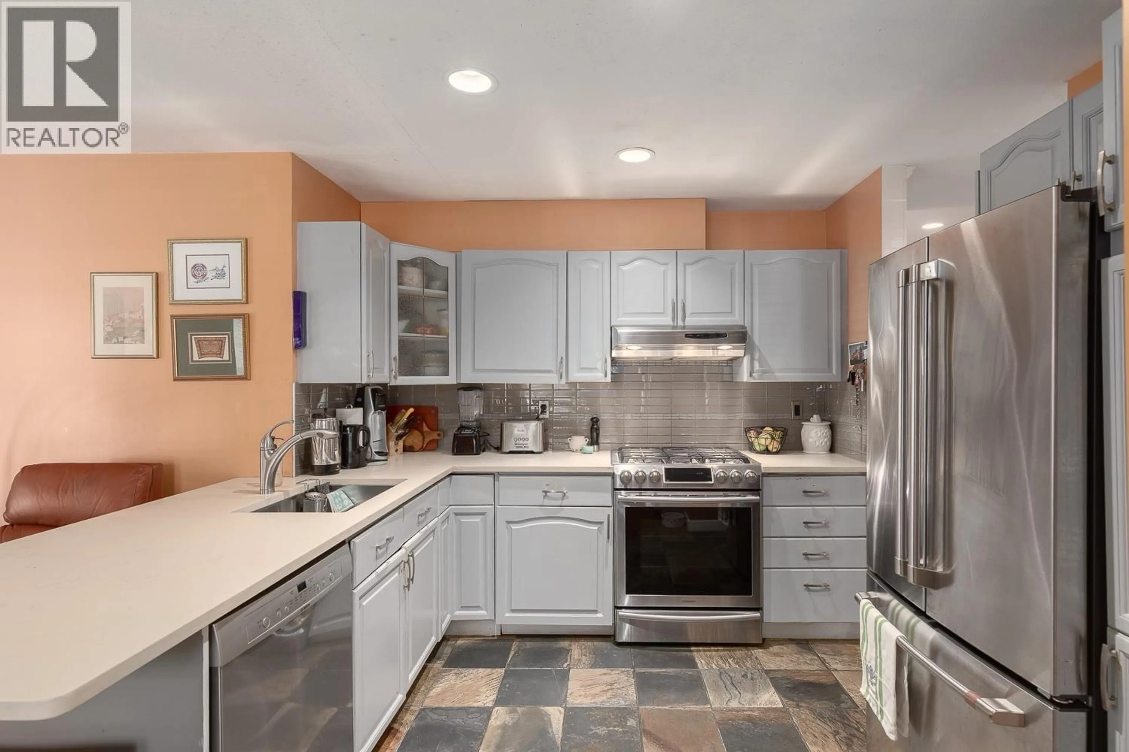 Standard kitchen, ceramic/tile floor for 3 - 1652 MAHON AVENUE, North Vancouver British Columbia V7M2S8