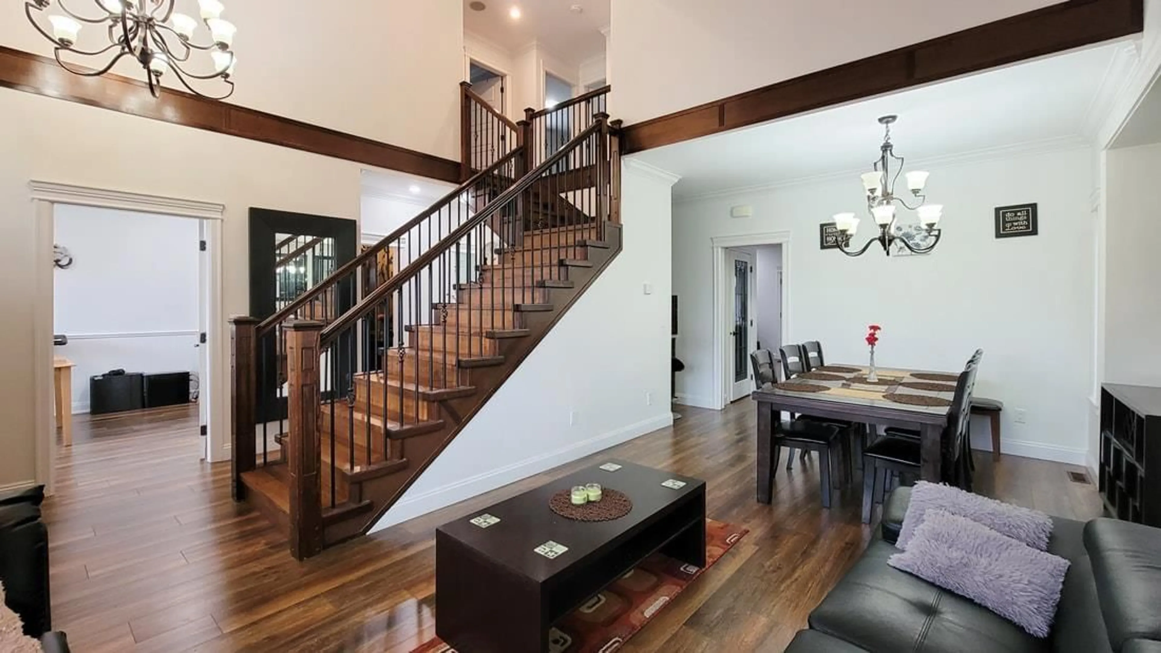 Indoor foyer for 5977 151, Surrey British Columbia V3S5L5