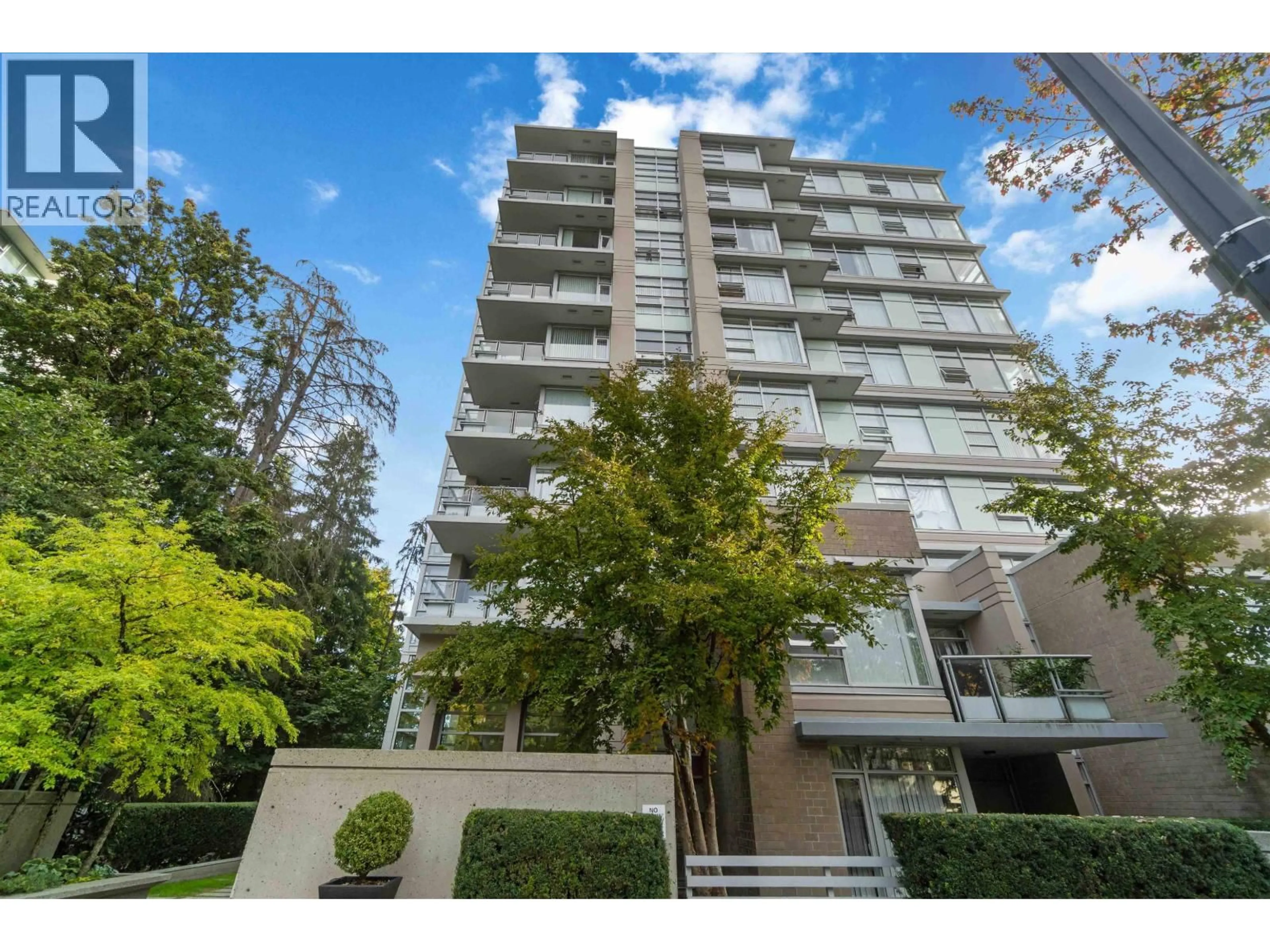 Indoor foyer for 805 - 9266 UNIVERSITY CRESCENT, Burnaby British Columbia V5A4Z1