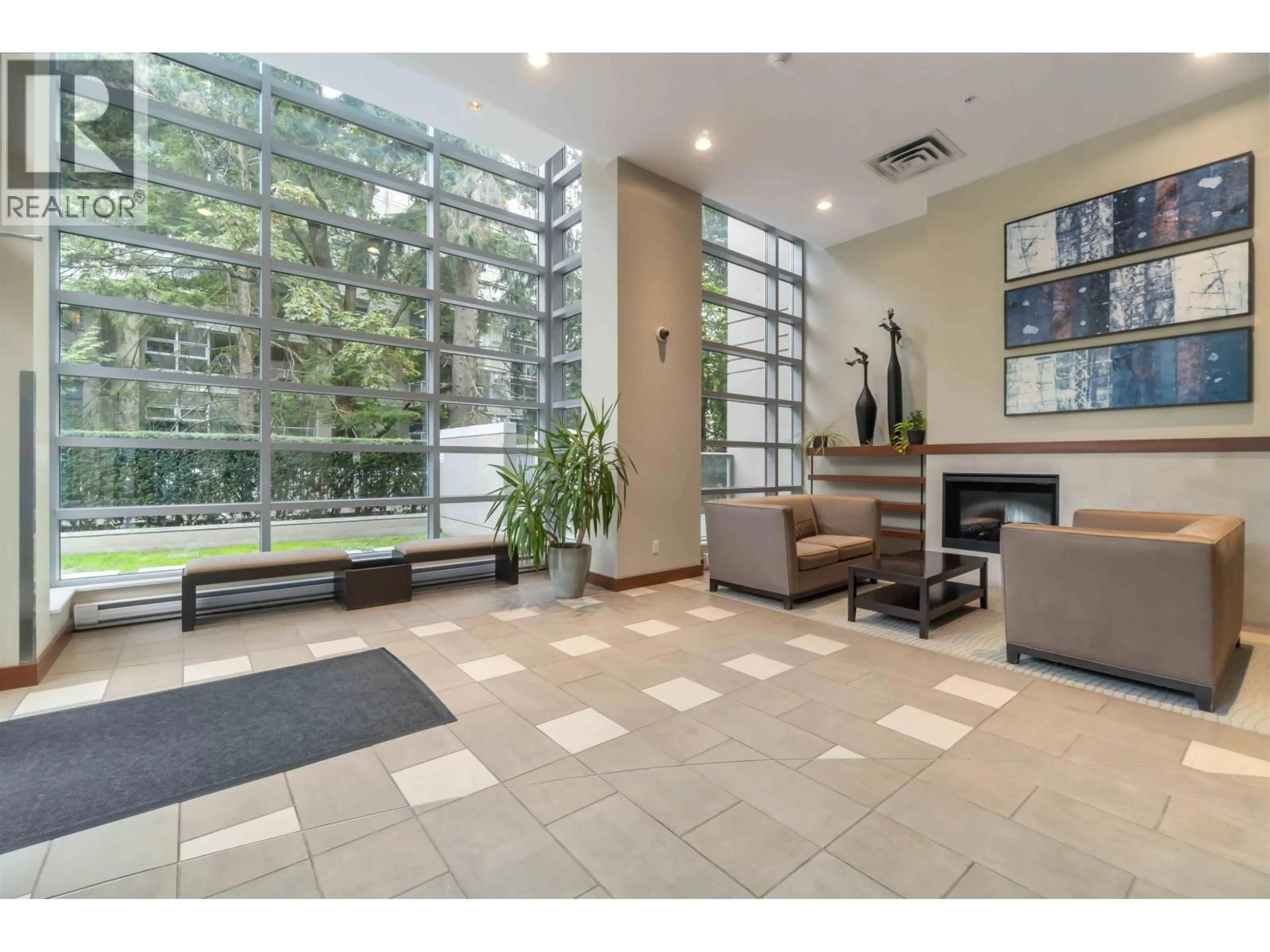 Indoor foyer for 805 - 9266 UNIVERSITY CRESCENT, Burnaby British Columbia V5A4Z1