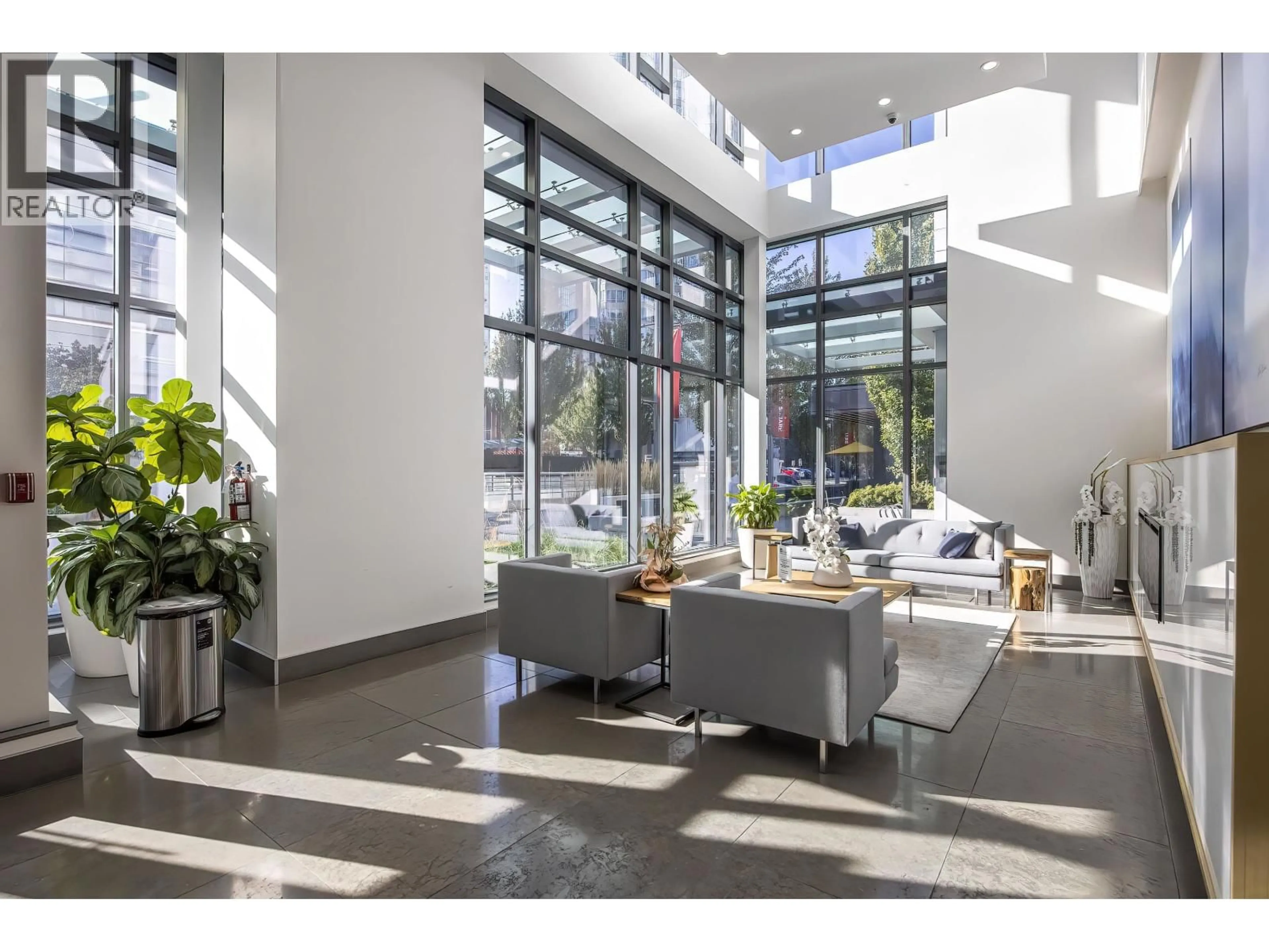 Indoor foyer for 802 - 6098 STATION STREET, Burnaby British Columbia V5H0H4